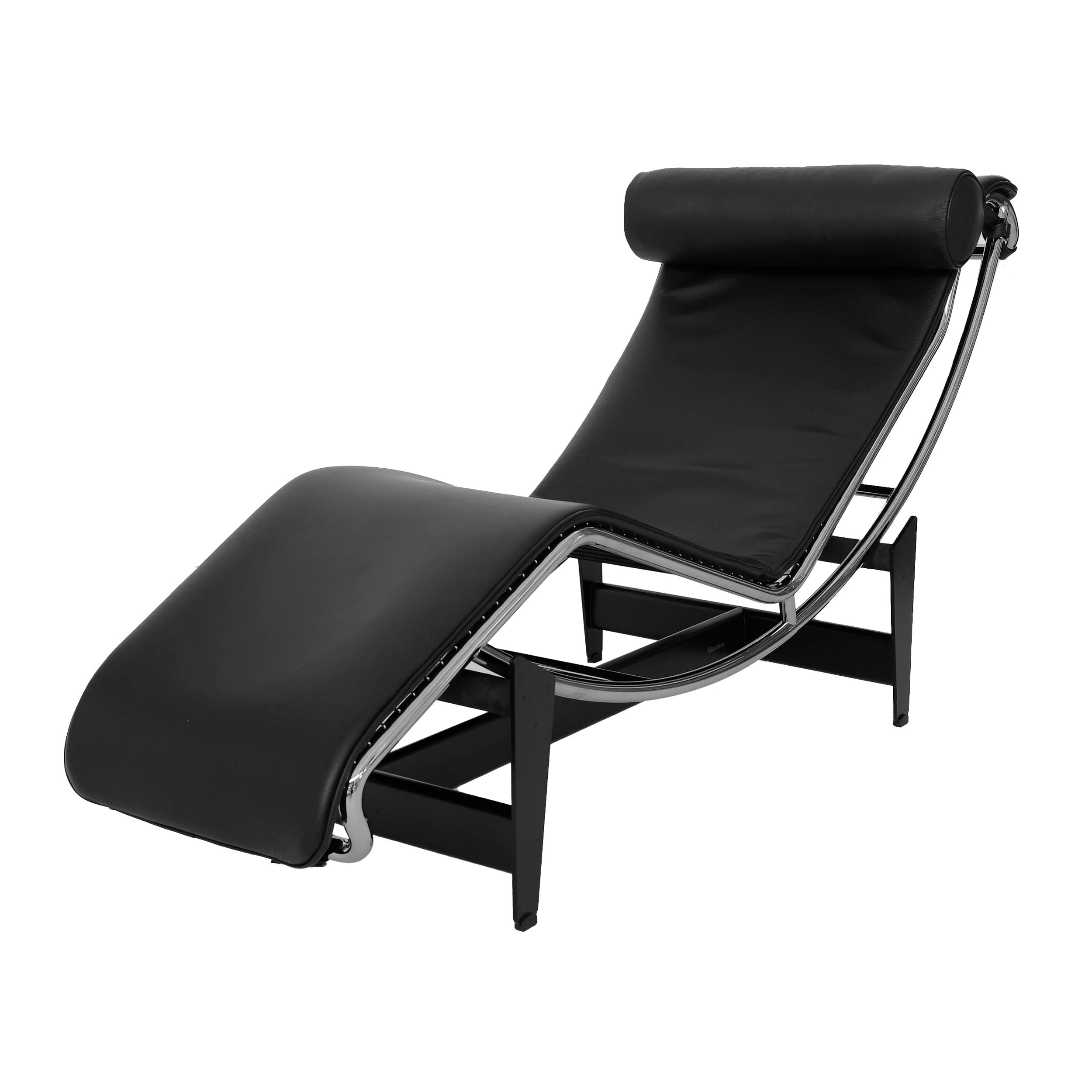 Die Liege "4" von Cassina mit Stahlrohrgestell und schwarzem Lederpolster vor einem weißen Hintergrund.