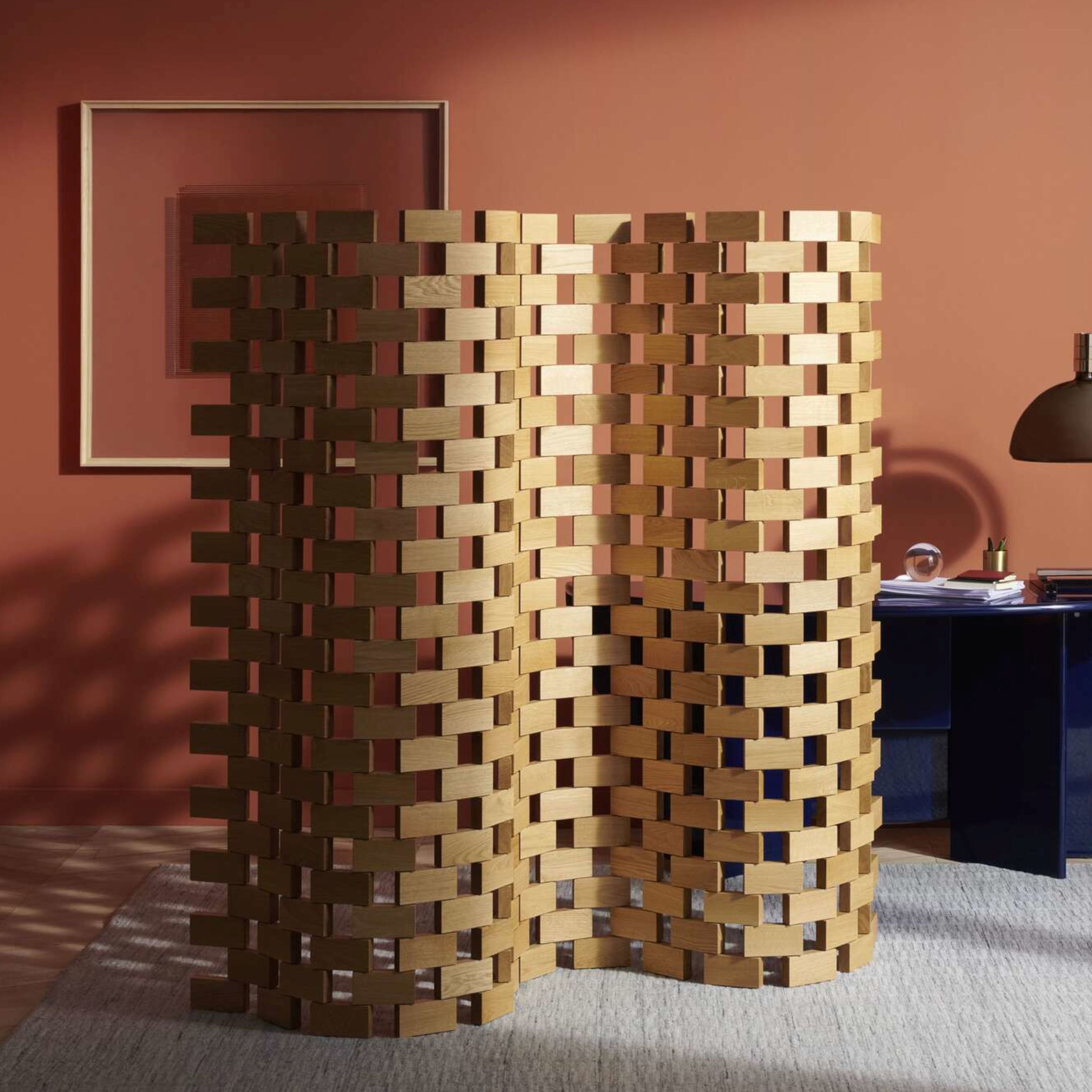 Eleganter Raumteiler aus Holz, Modell Ambassade Du Japon von Cassina, der Privatsphäre schafft und das Ambiente aufwertet.
