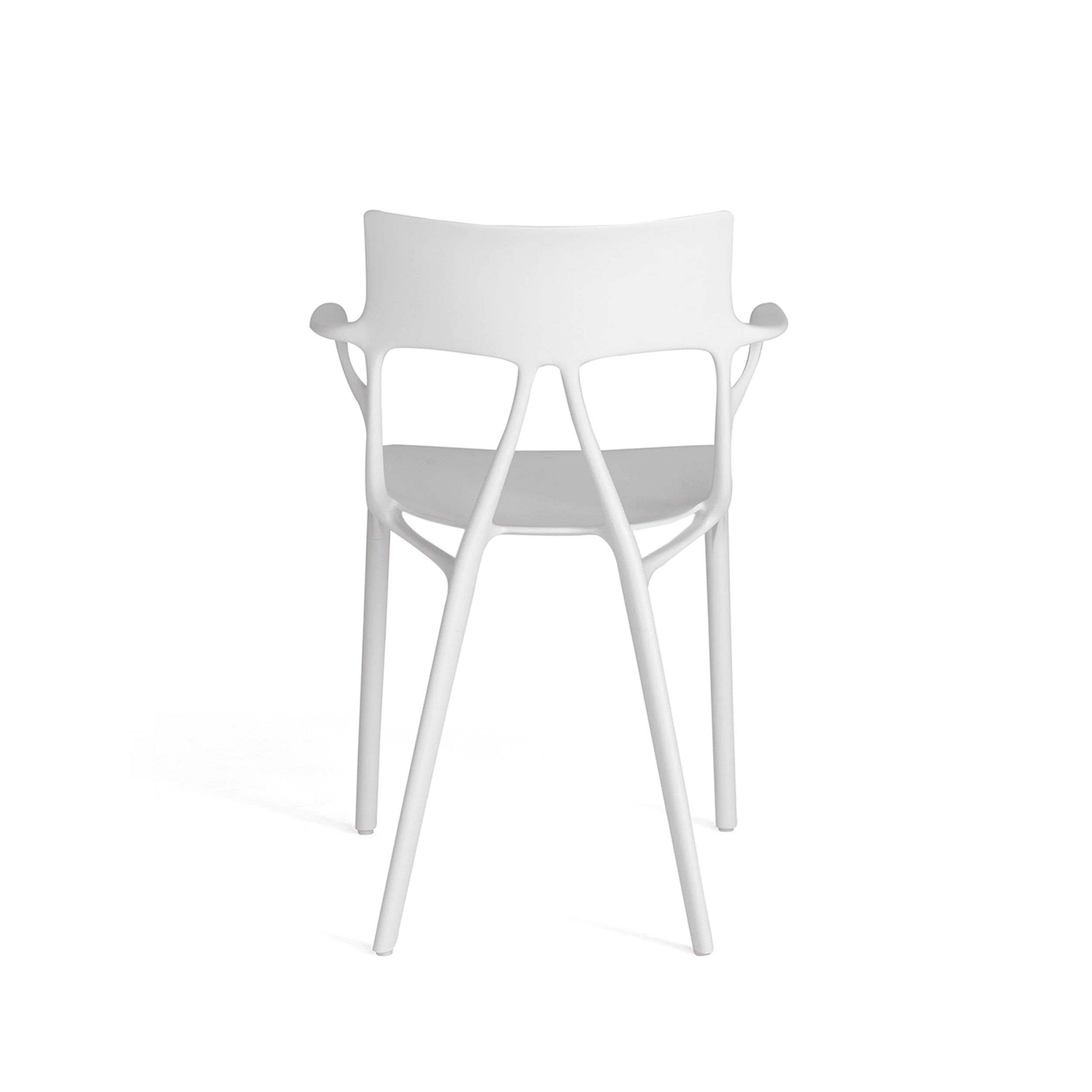 Gartenstuhl A.I. von Kartell in weiß als Freisteller von hinten.