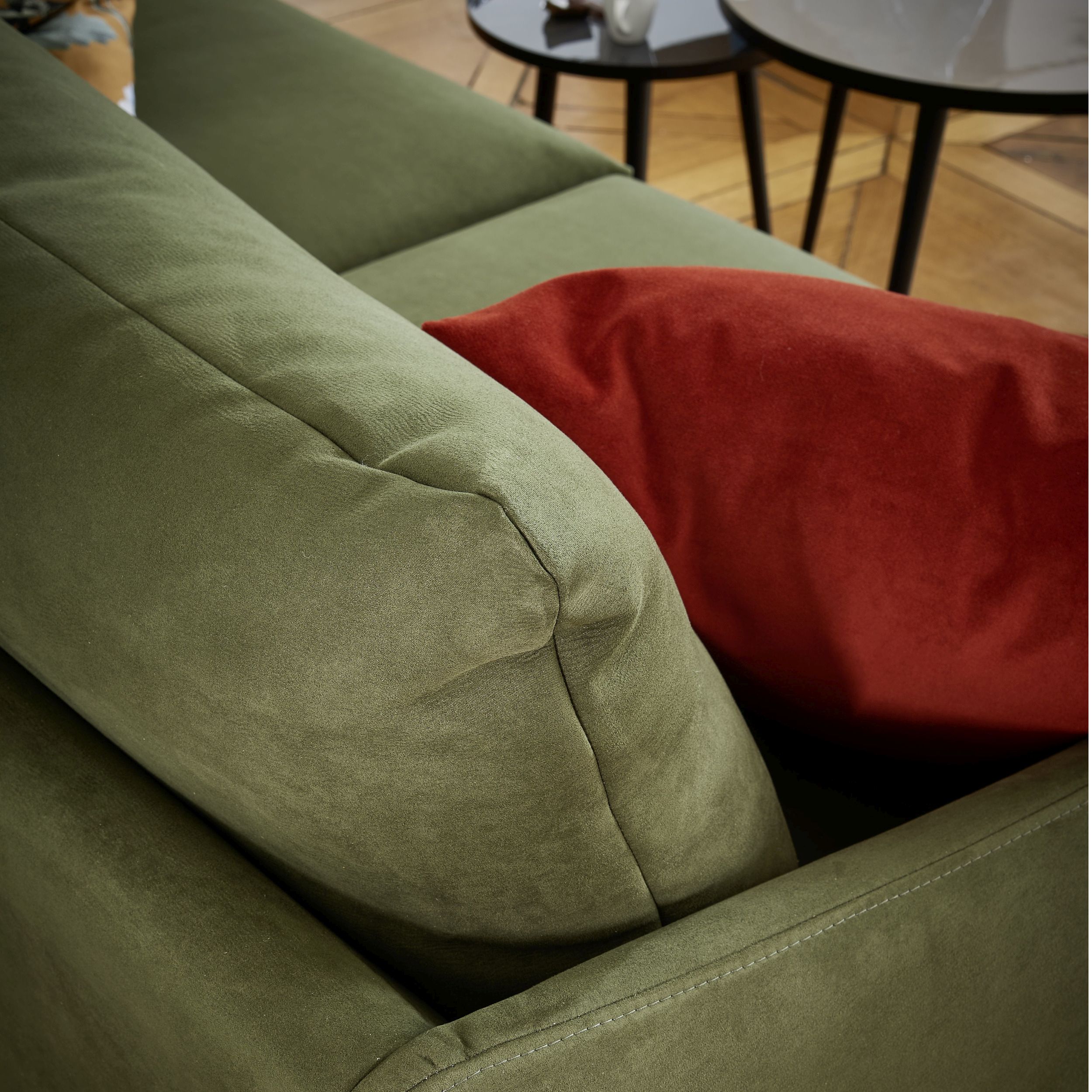 Sofa Raum.Freunde Madelen green Detail Rückenkissen