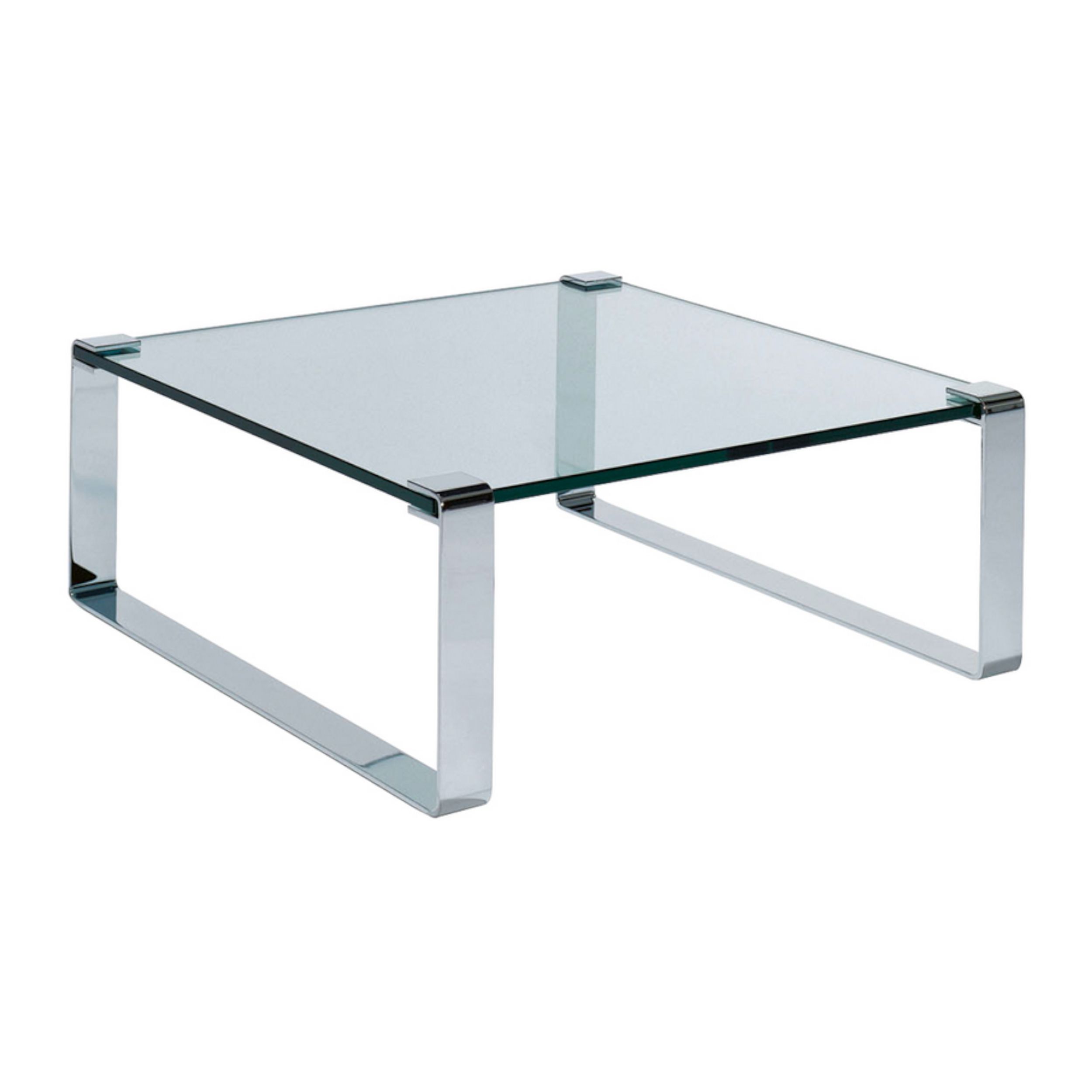 Ein quadratischer Couchtisch mit Glasplatte und breiten, glänzenden Chromkufen, Modell Klassik von Draenert, vor einem weißen Hintergrund.