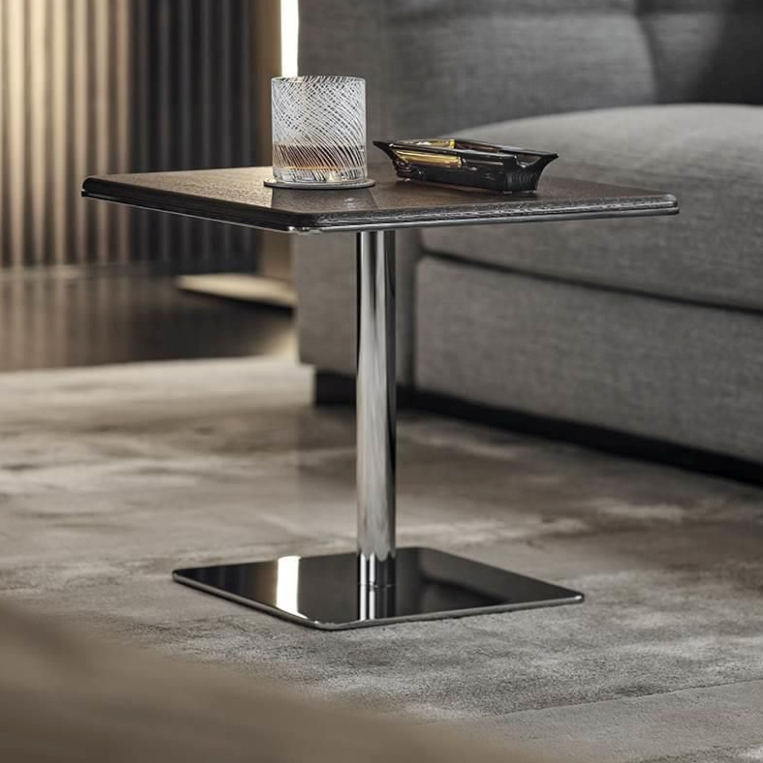 Beistelltisch Kyle von Minotti in Eiche Mokka als Milieubild.