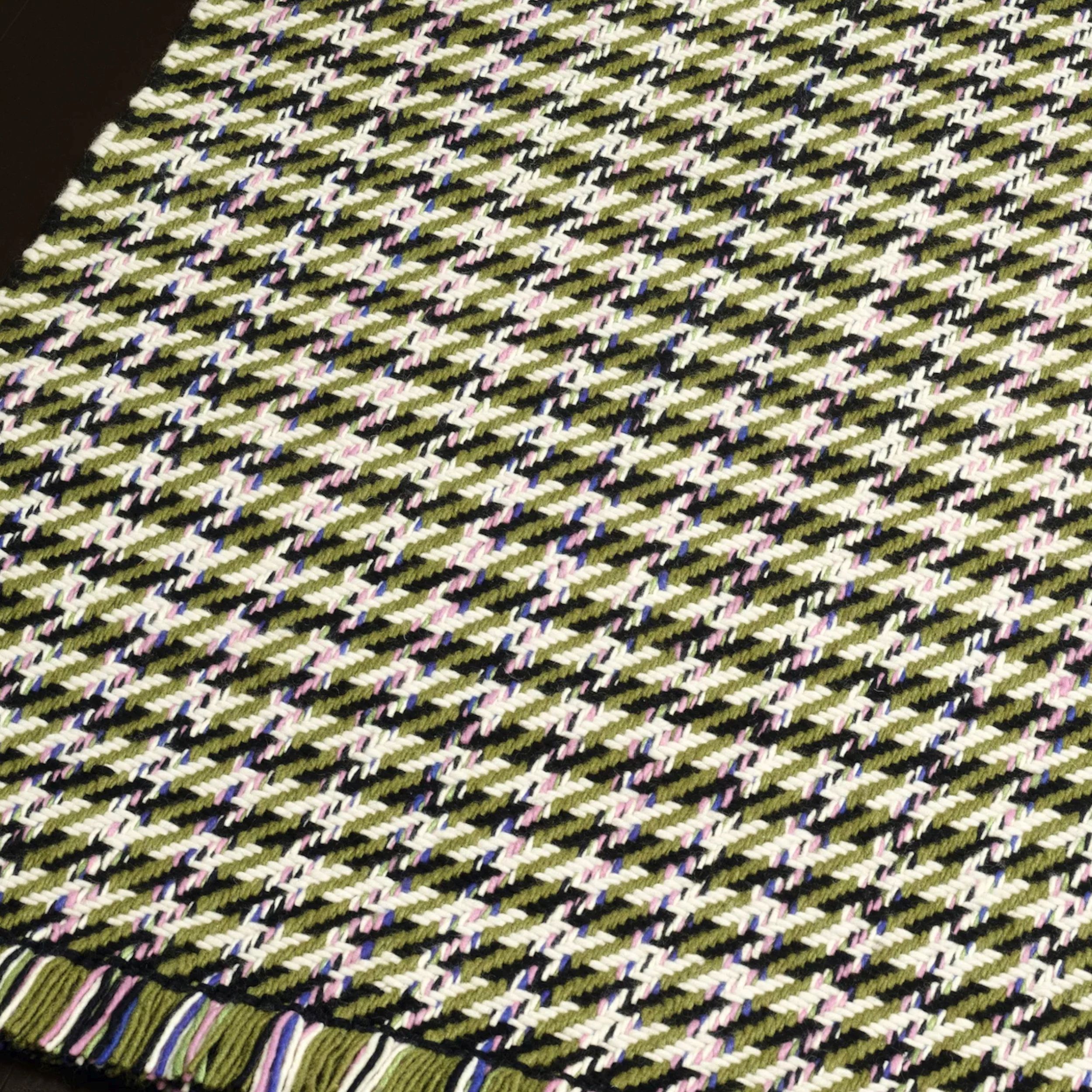 Teppich Dashes von Kvadrat in grün
Ansicht 