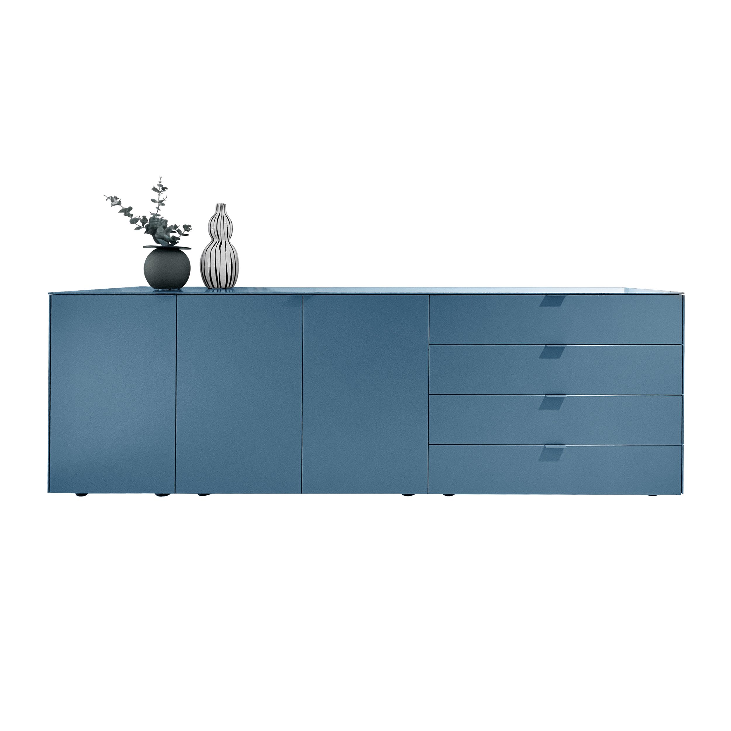 Sideboard Soma von Kettnaker in graublau als Freisteller frontal.