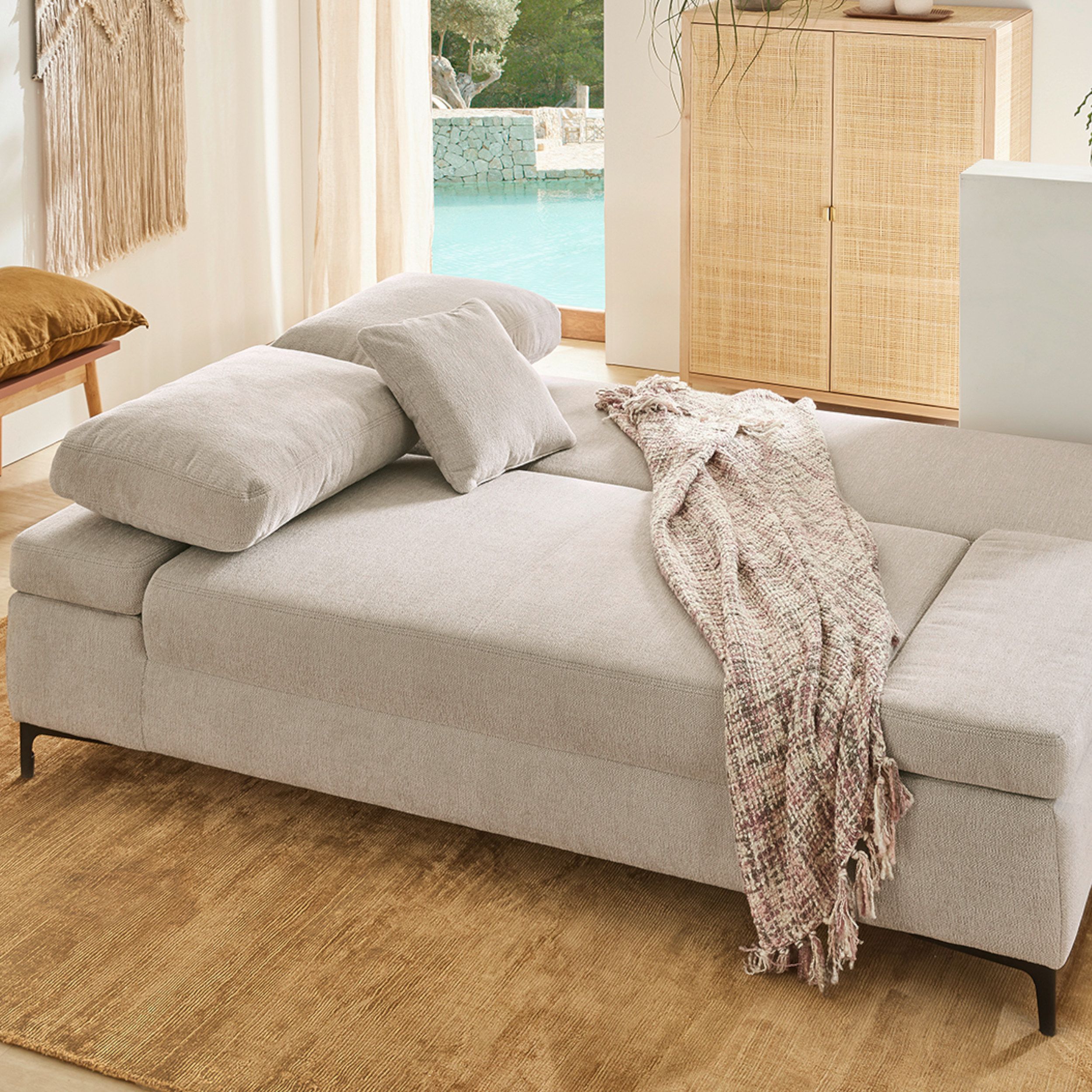 Schlafsofa Jeremo in beige als Milieubild 