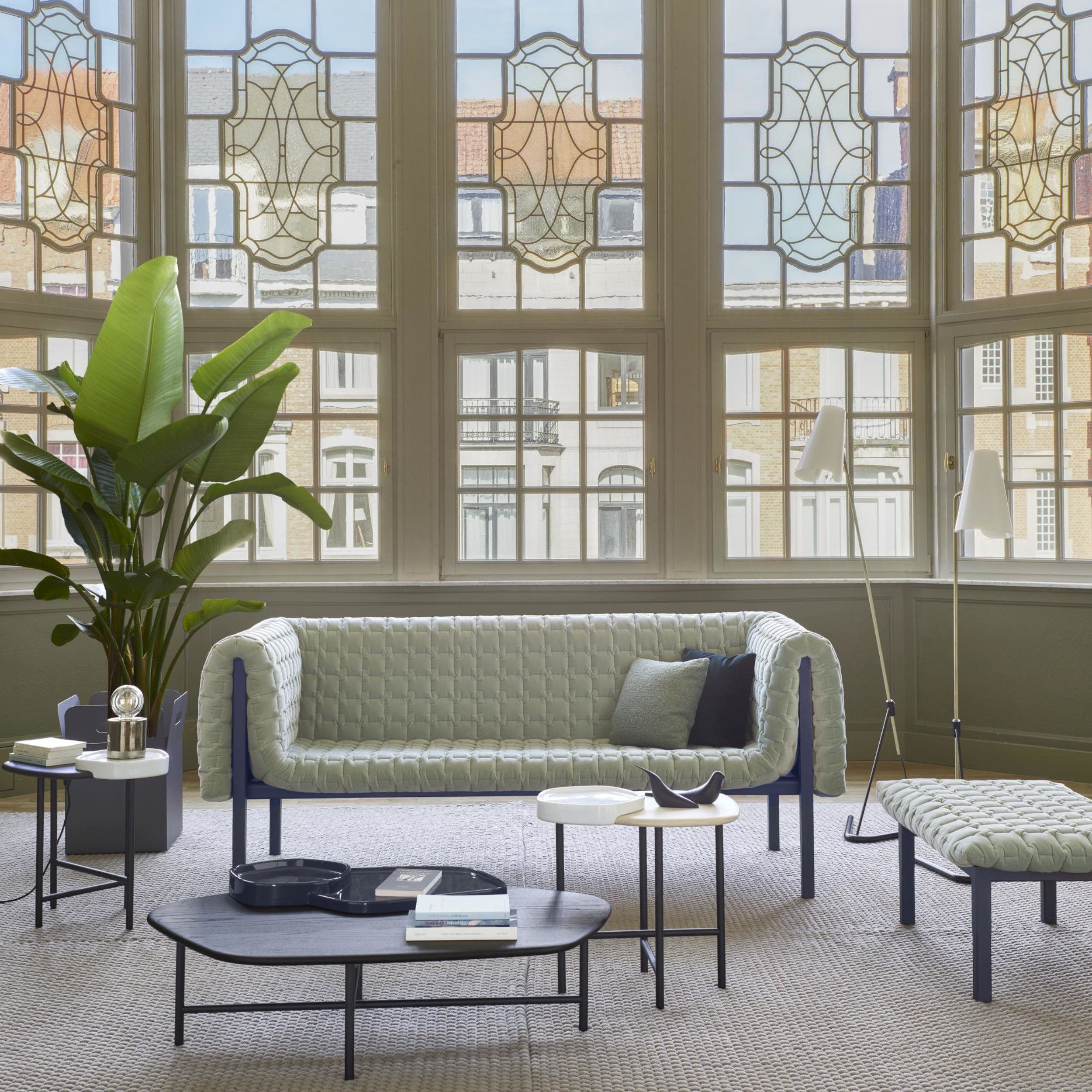 Couchtisch Lewa von Ligne Roset in schwarz als Milieubild.
