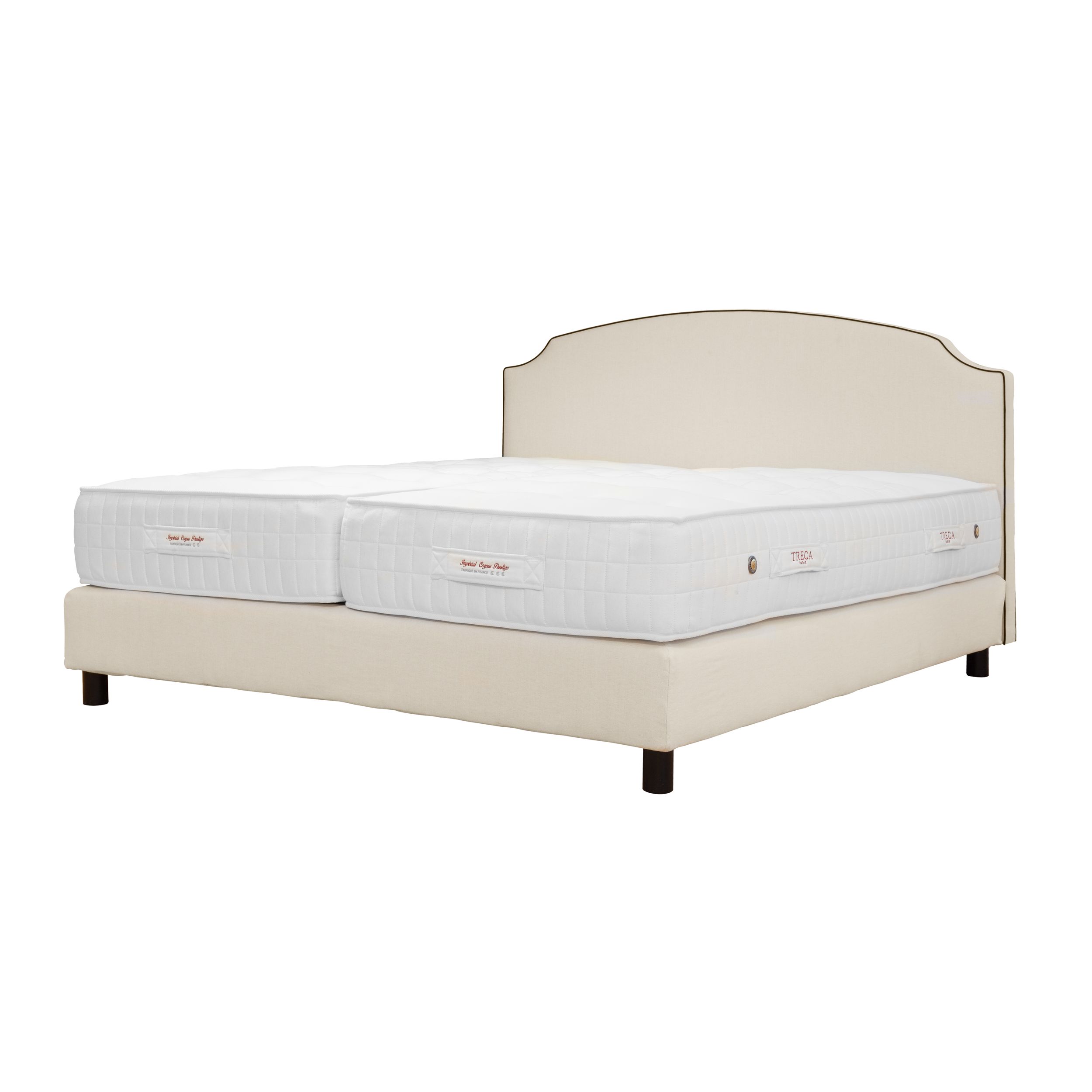 Boxspringbett Louis XVI von Treca in beige als Freisteller 01