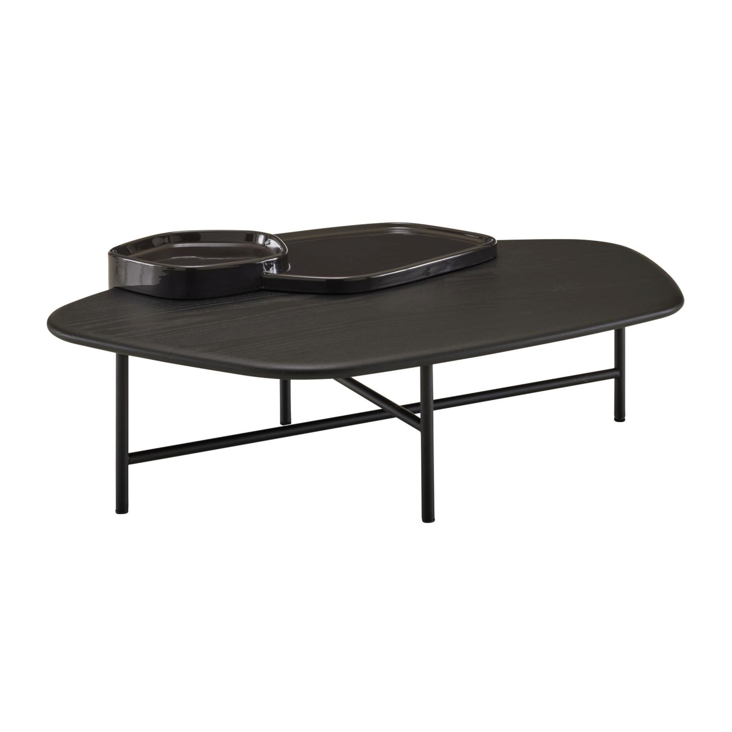 Couchtisch Lewa von Ligne Roset in schwarz als Freisteller.