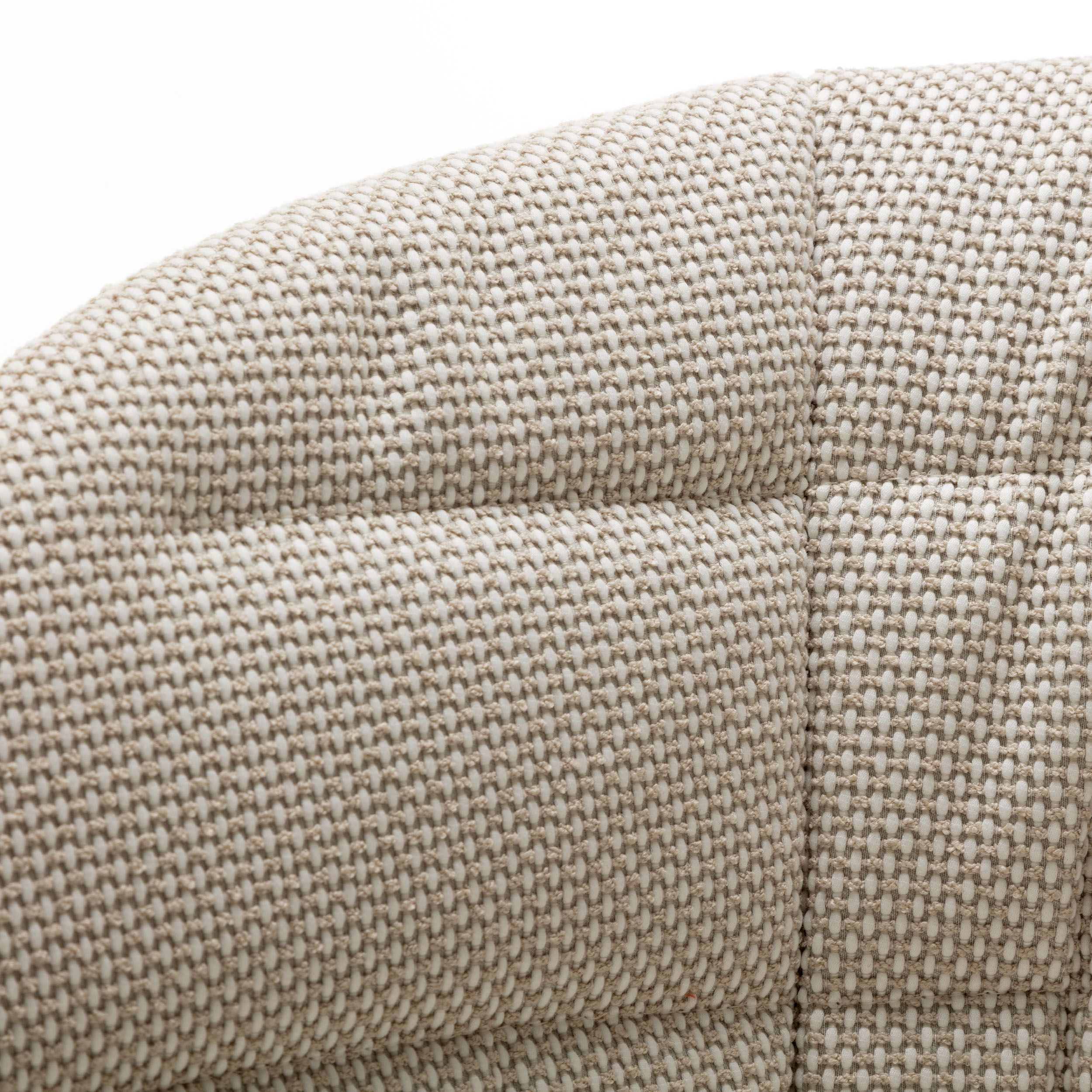 Schalenstuhl Noa 690 Detailbild Stoff von Rolf Benz in beige