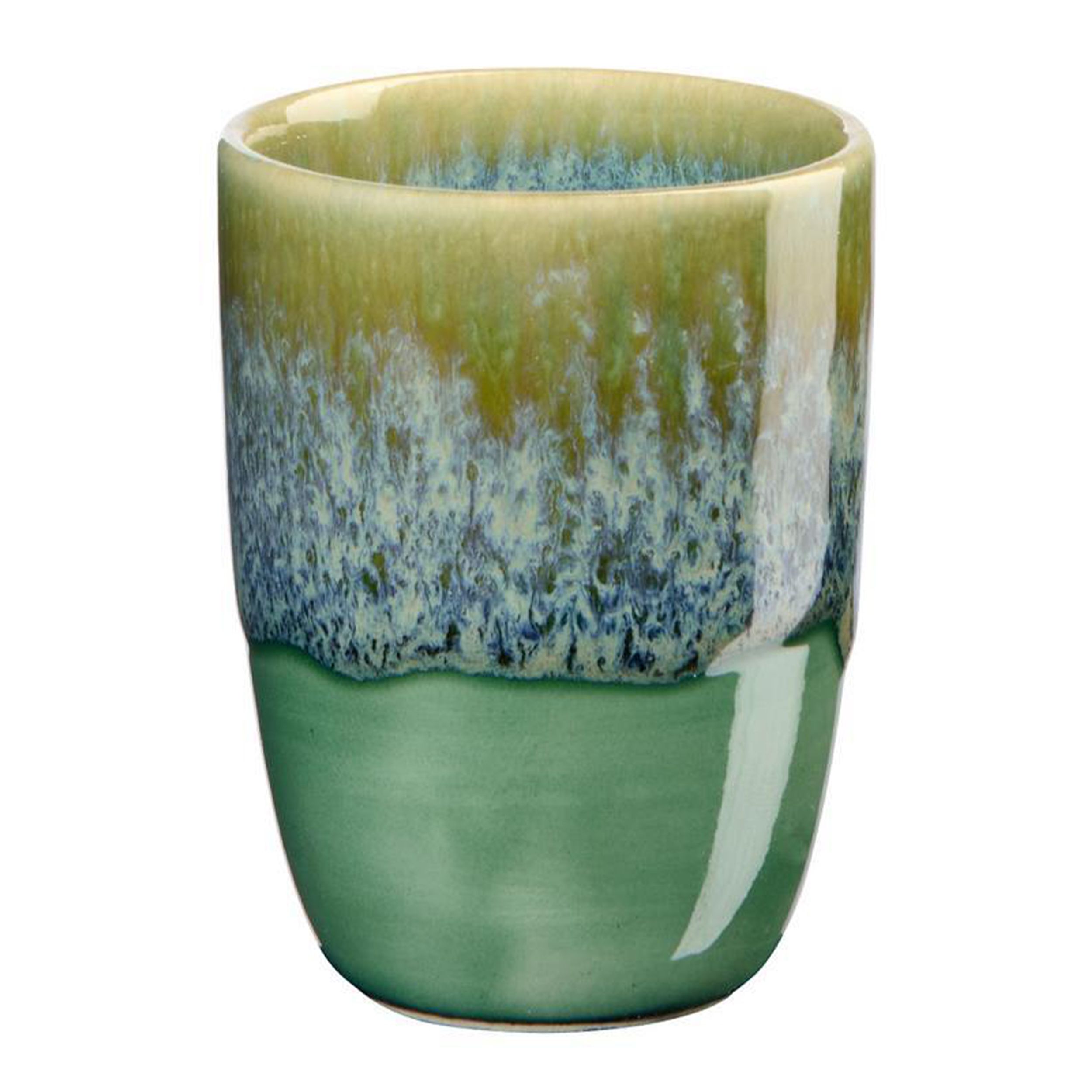 Cup Il Capriccio von Asa in verschiedenen
grün Tönen aus Steinzeug in Portugal von Hand gefertigt  mit weissem Hintergrund. Jedes Stück
ein Unikat. 