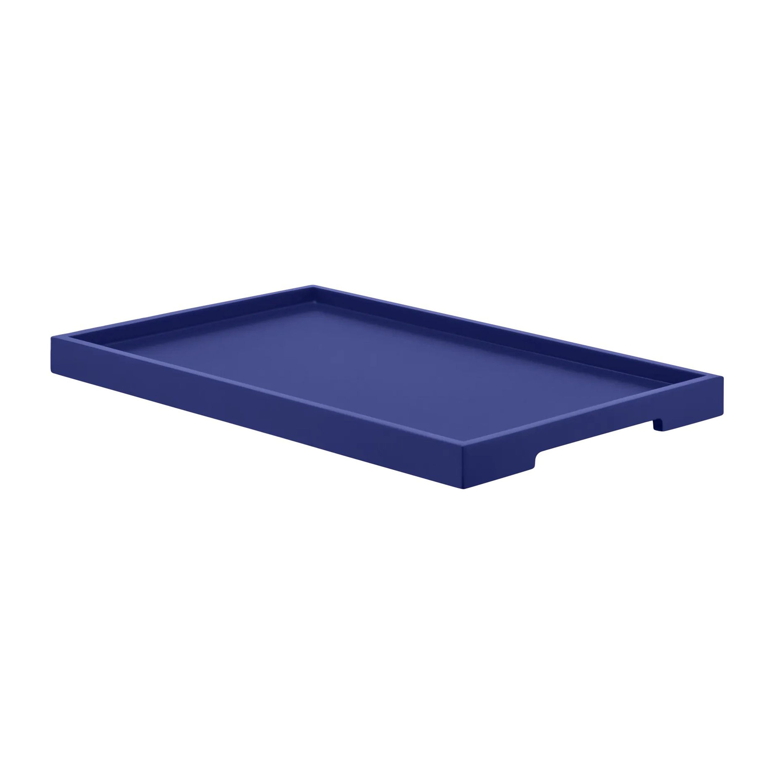 Tablett Kasane L von Blomus blau vor weissem Hintergrund