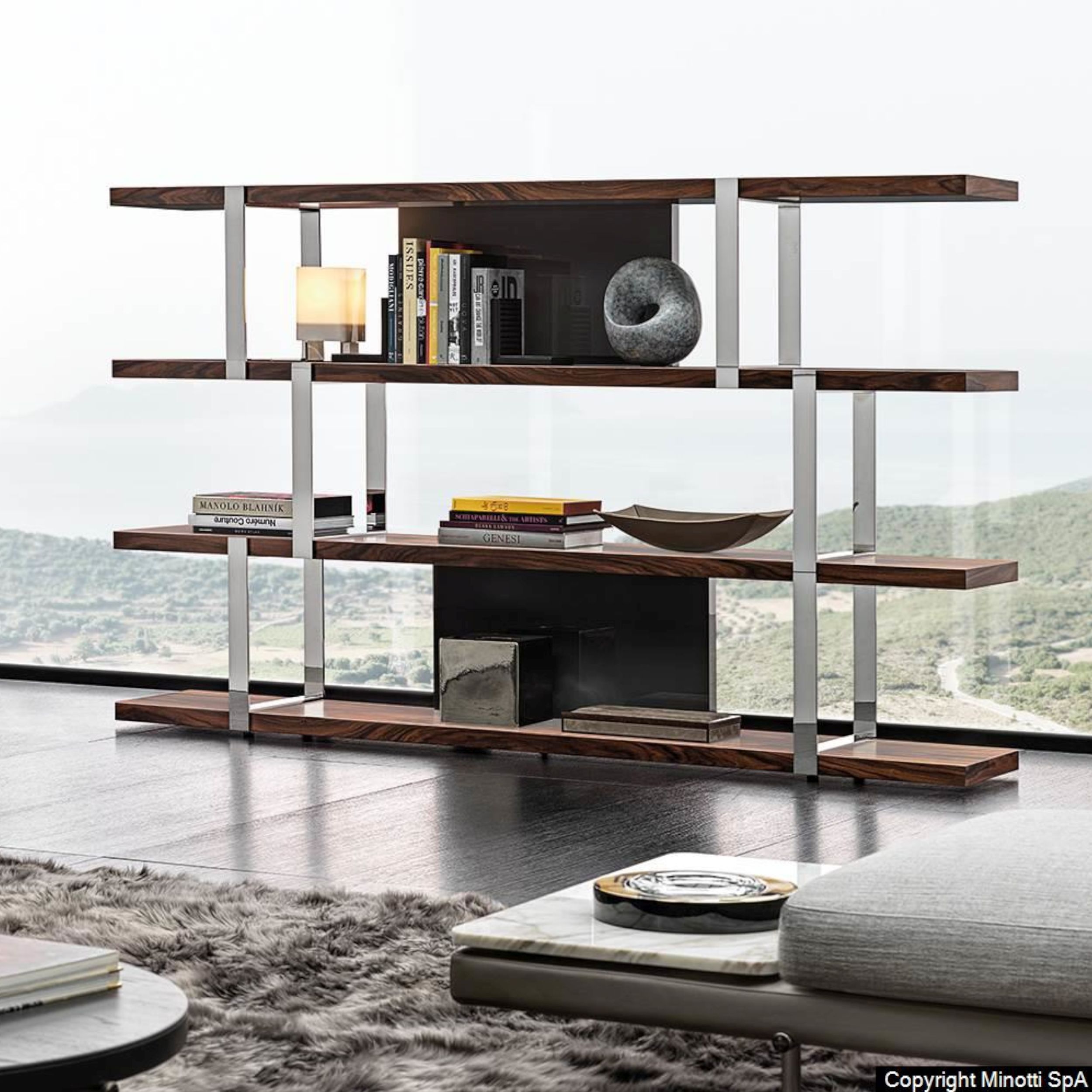 Bücherregal Dalton Chrome von Minotti in Palisander als Milieubild.
