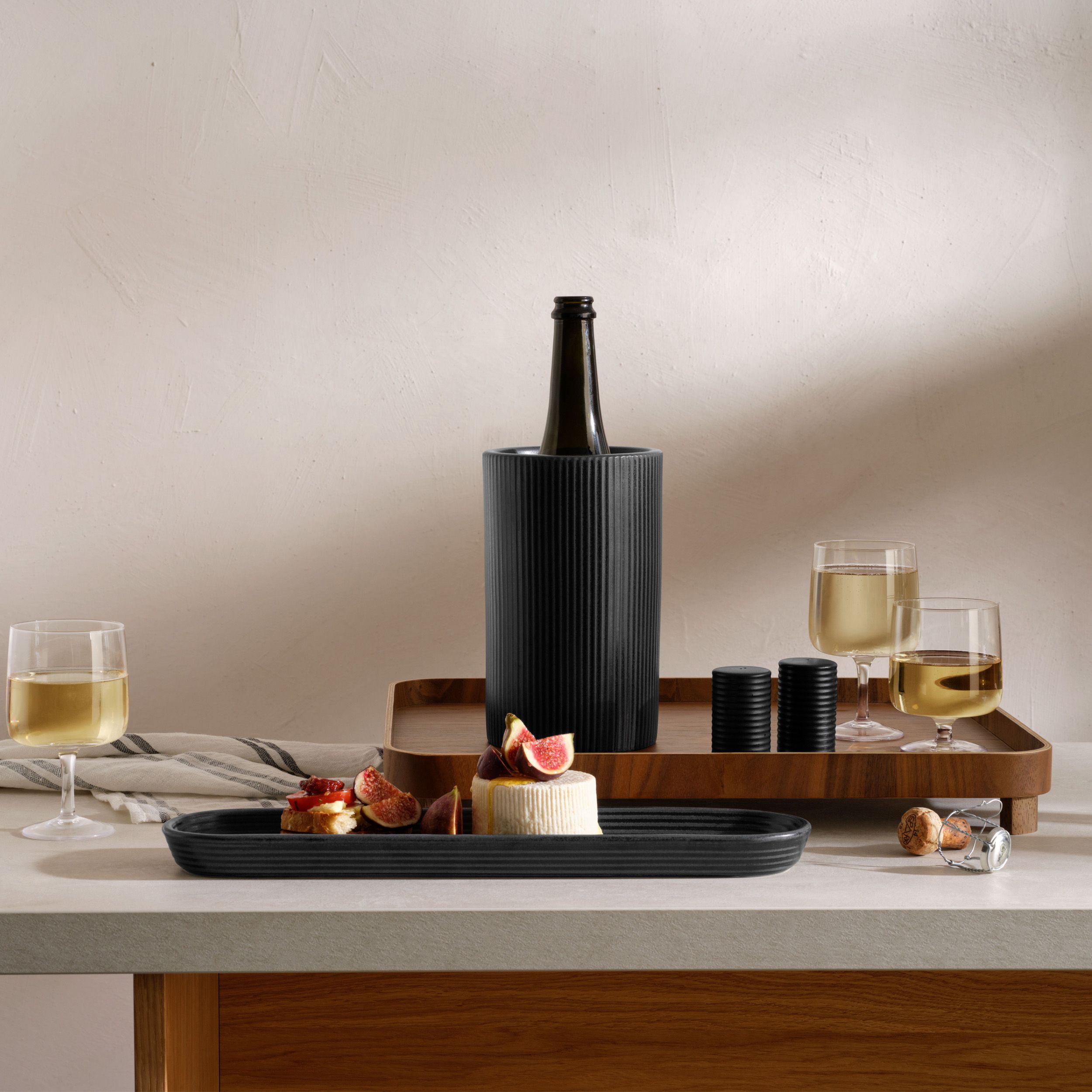 Weinkühler Kitchen Art von Asa schwarz Milieubild