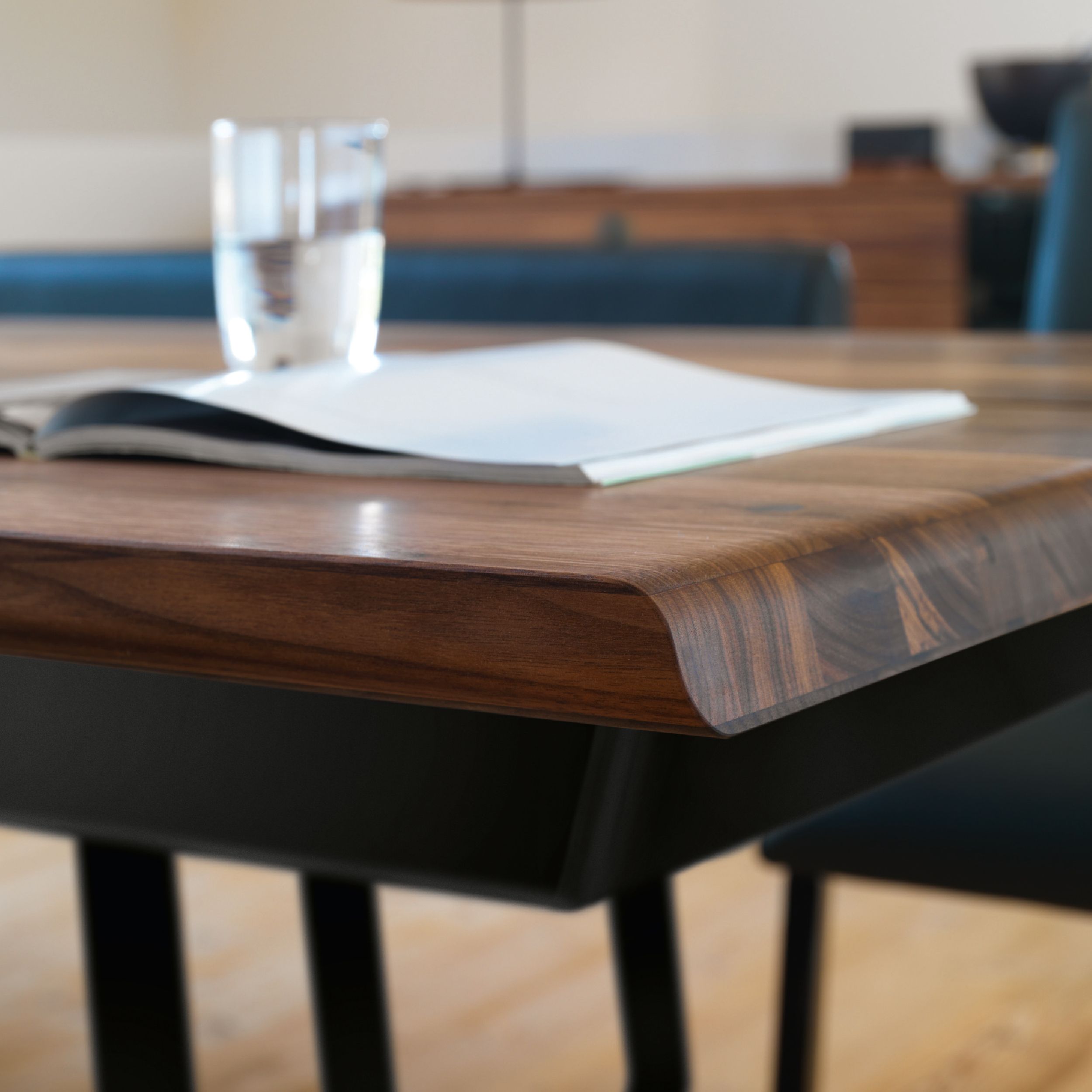 Tisch Nox in Nussbaum von Team 7