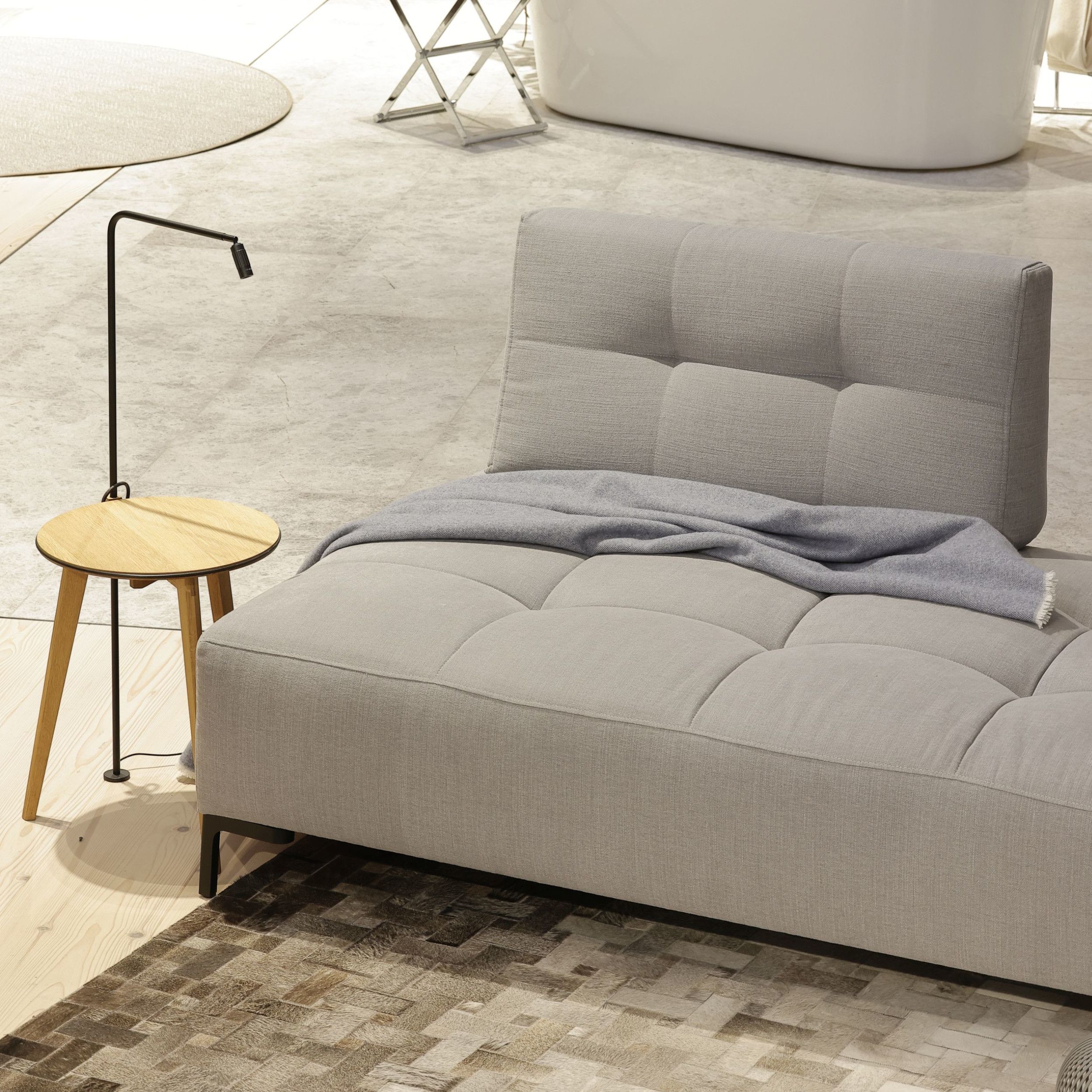 Boxspringbett Daybed Silence von Interval in grau als Detailbild 01
