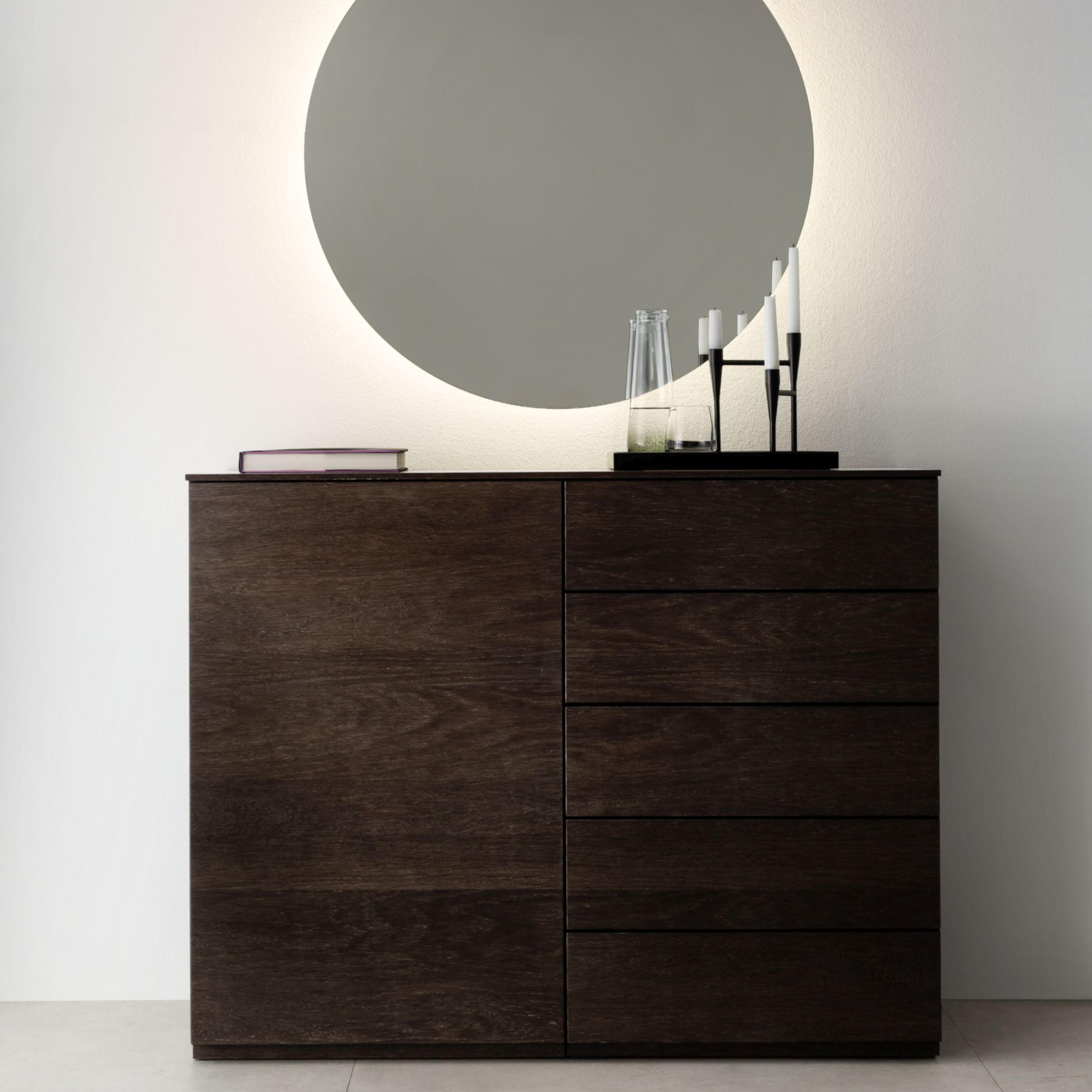 Kommode Contur 3900 von Sudbrock in braun als Milieubild 01
