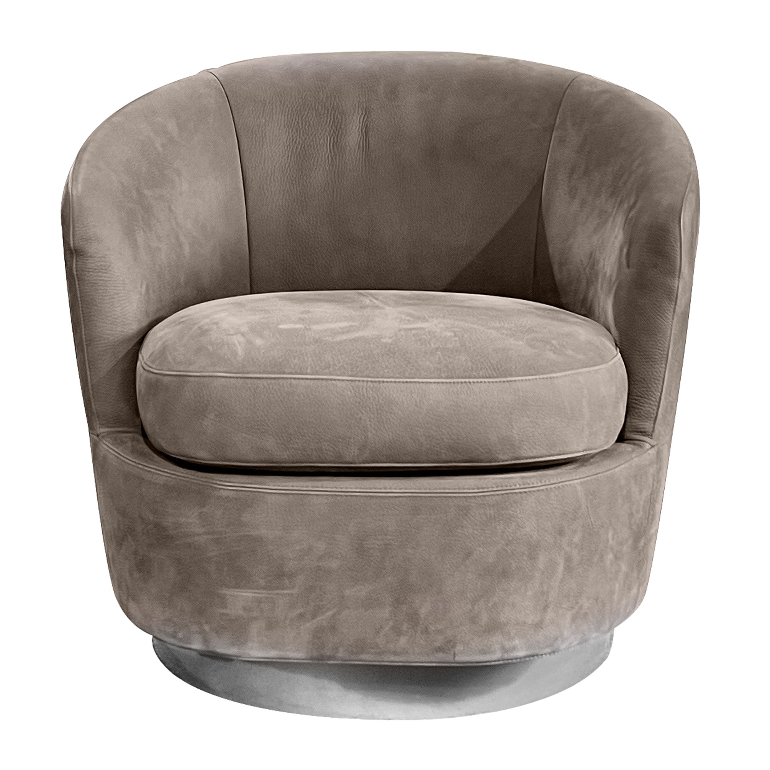 Sessel Jacques von Minotti in braunem Nubuk-Leder als Freisteller frontal.
