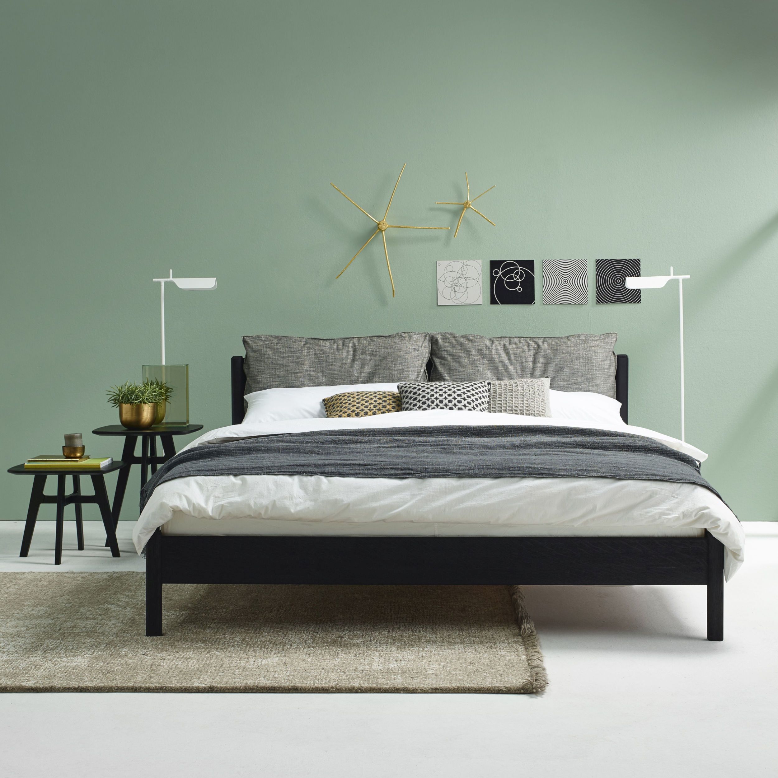 Bettgestell LIV von Möller Design schwarz  als Millieubild
