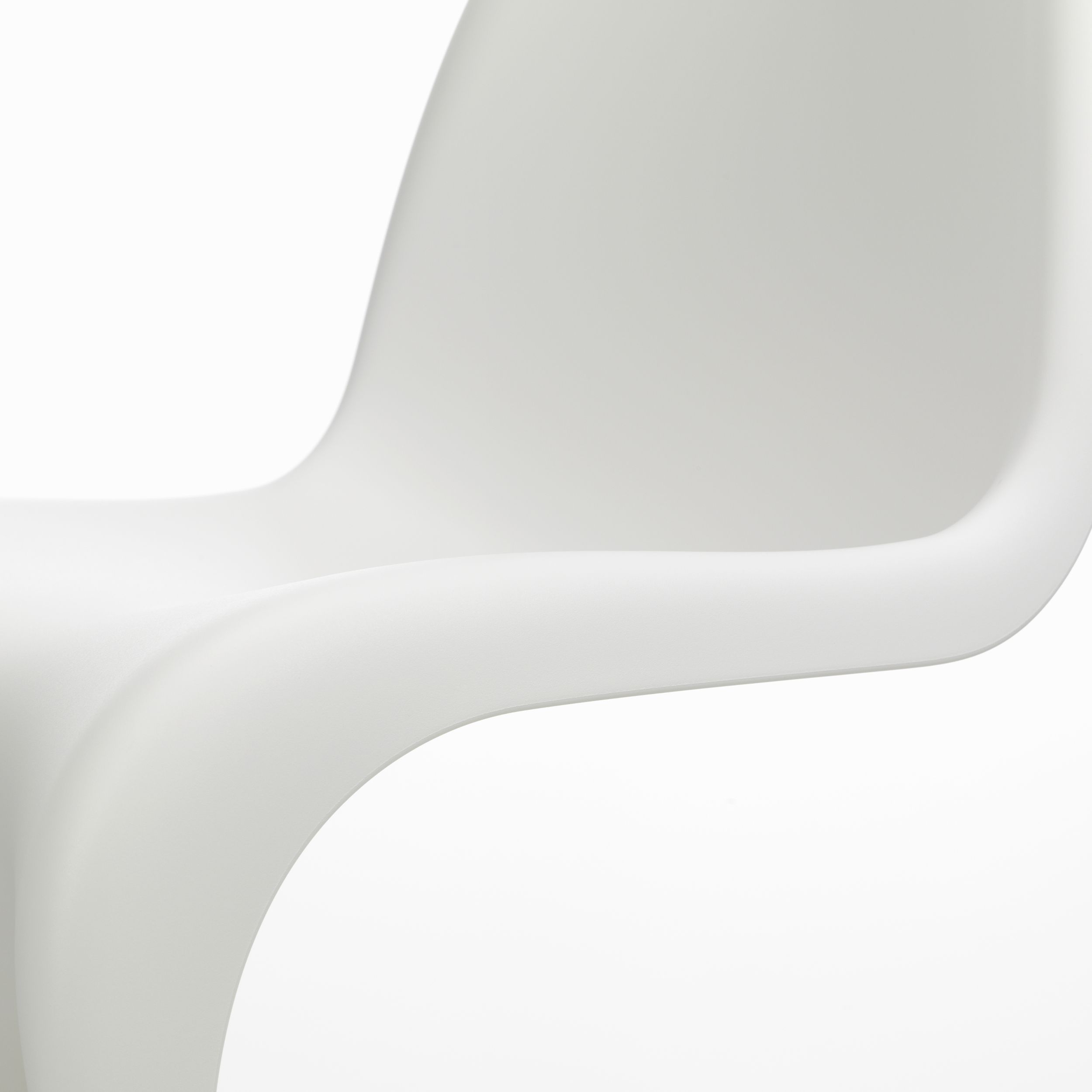 Schalenstuhl Panton Chair von Vitra in alter Höhe in weiß in Detailaufnahme.