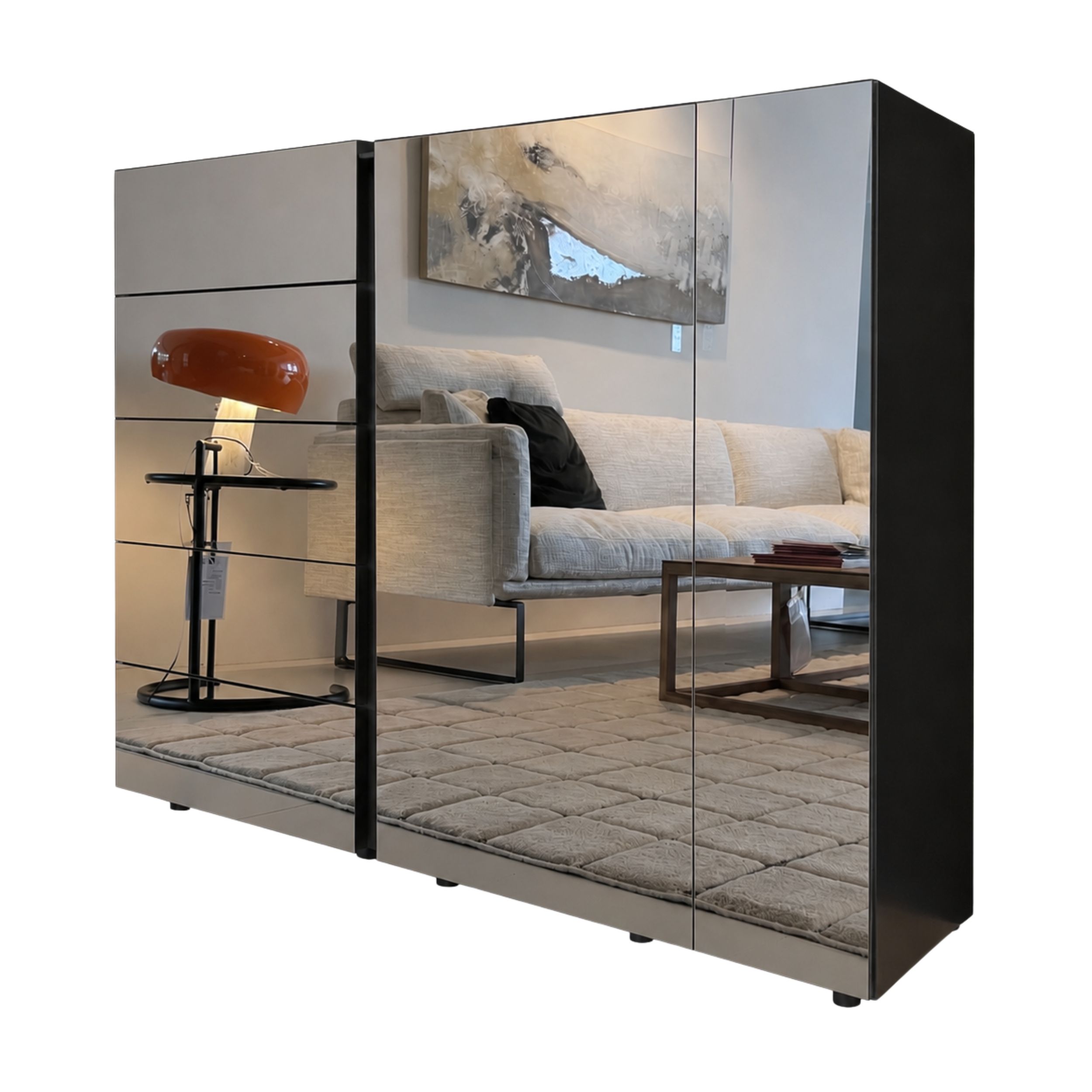 Zu sehen ist ein modernes Highboard mit verspiegelten Fronten, Modell Jorel von Interlübke, vor einem weißen Hintergrund.