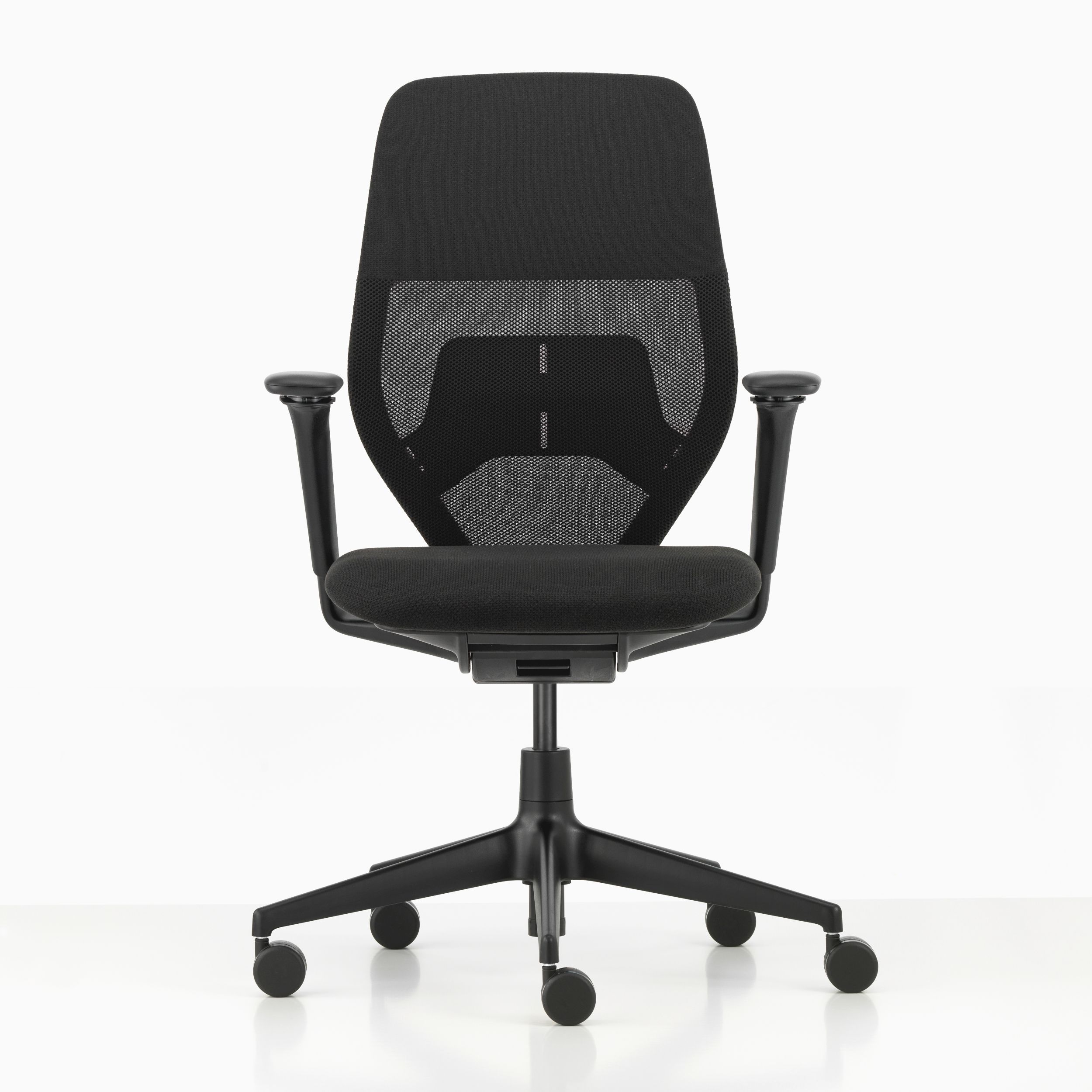 Bürostuhl ACX Mesh von Vitra in schwarz als Freisteller frontal.