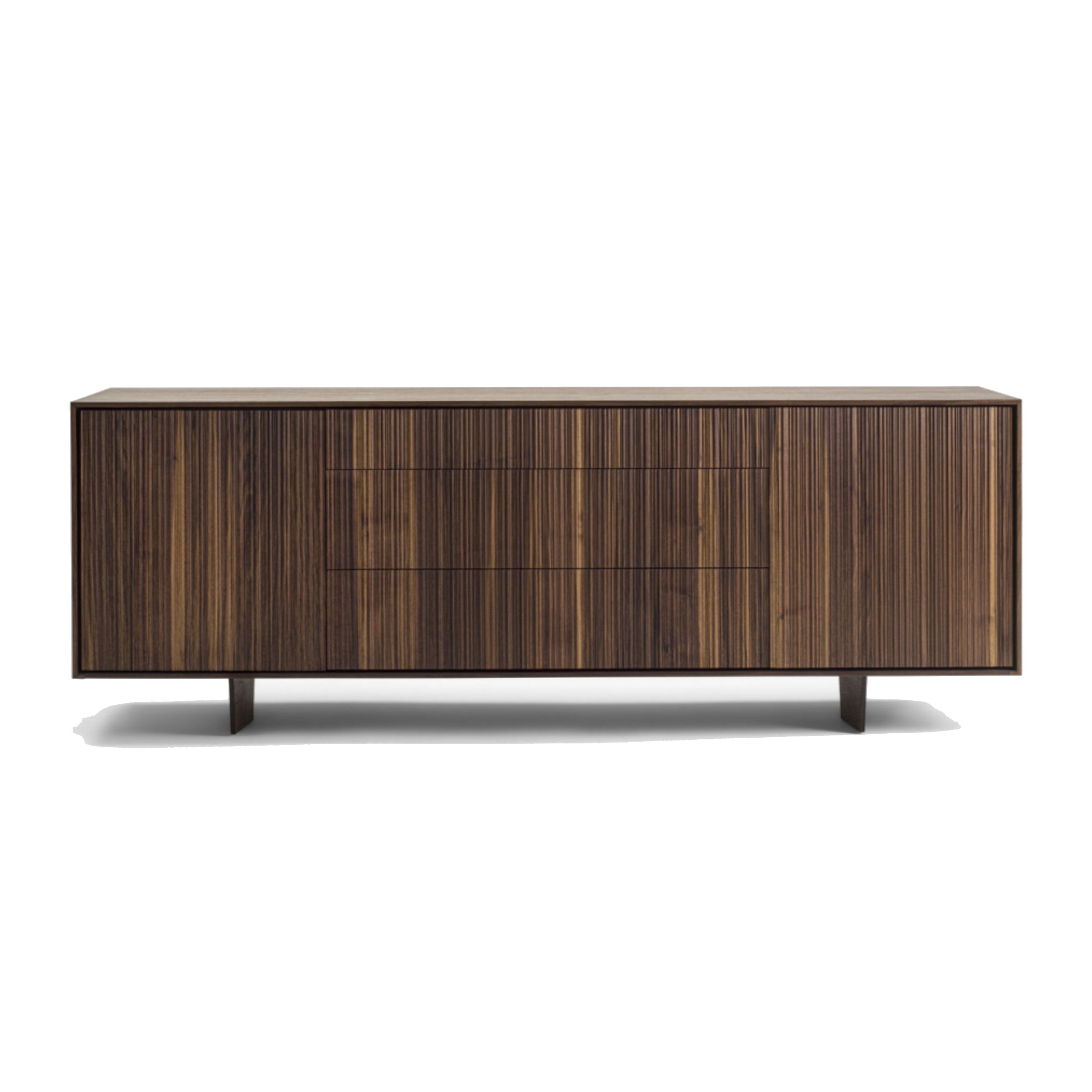 Sideboard Vela von Riva in Nussbaum als Freisteller frontal.
