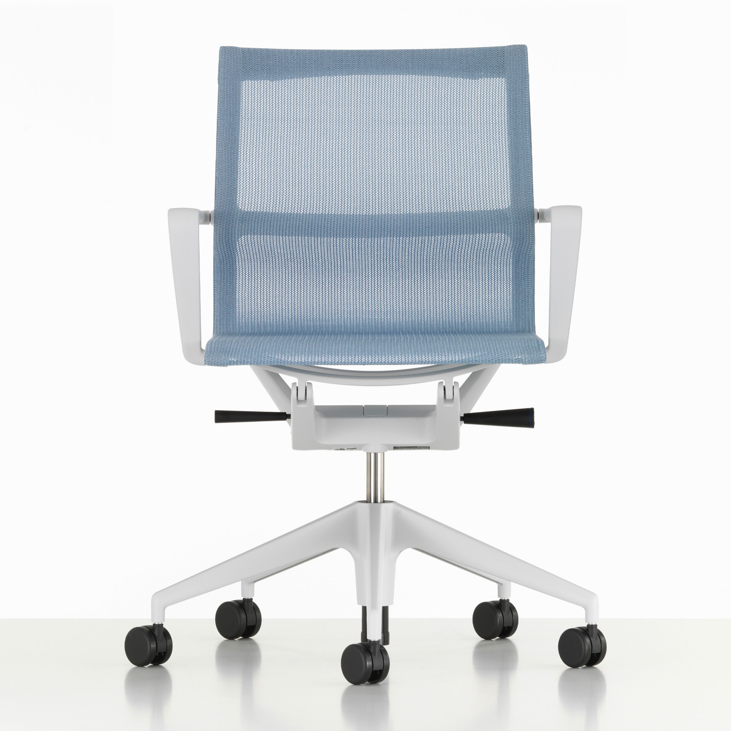 Bürostuhl Physix von Vitra in Stoff TrioKnit eisgrau als frontaler Freisteller.