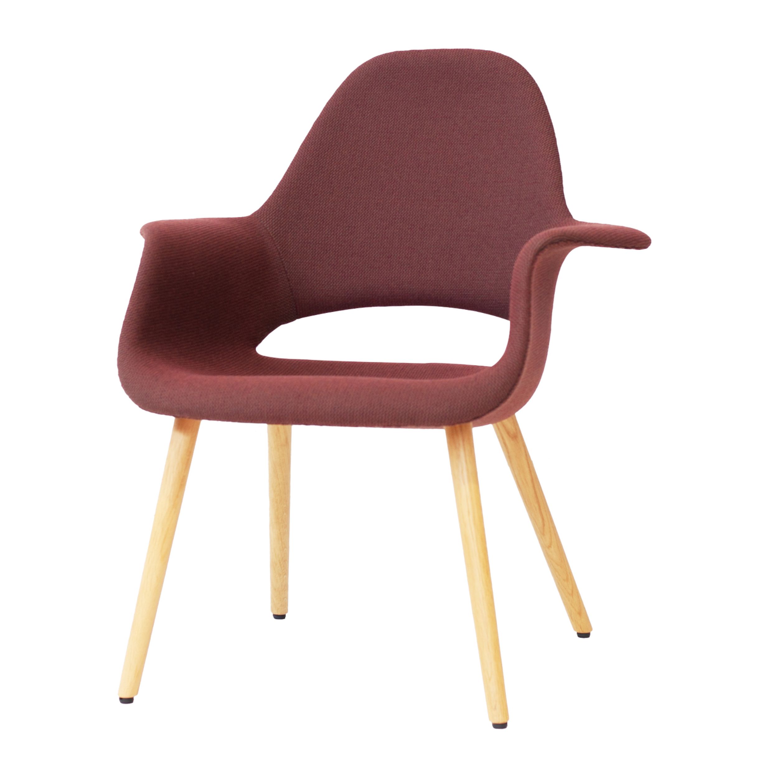 Schalensessel Organic Chair von Vitra, Bezug Stoff Credo bitter chocolate, Beine Eiche natur. Freisteller.