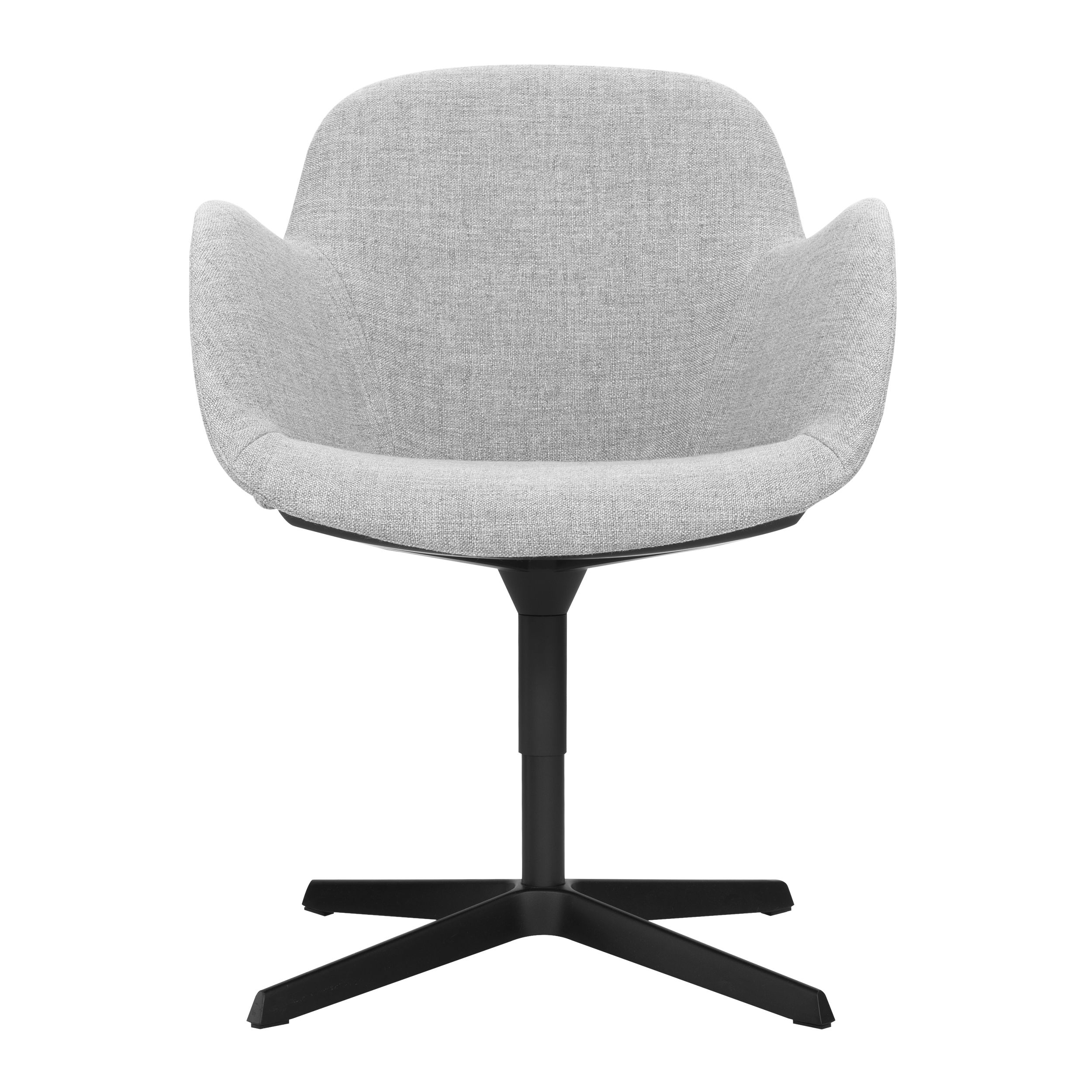 Zu sehen ist in frontaler Ansicht der Stuhl Sheru von Walter Knoll vor einem weißen Hintergrund. Die organische geformte Sitzschale des Stuhls hat geschlossene Armlehnen und ist mit hellgrauem Stoff bezogen, das flache Vierstern-Untergestell ist schwarz.