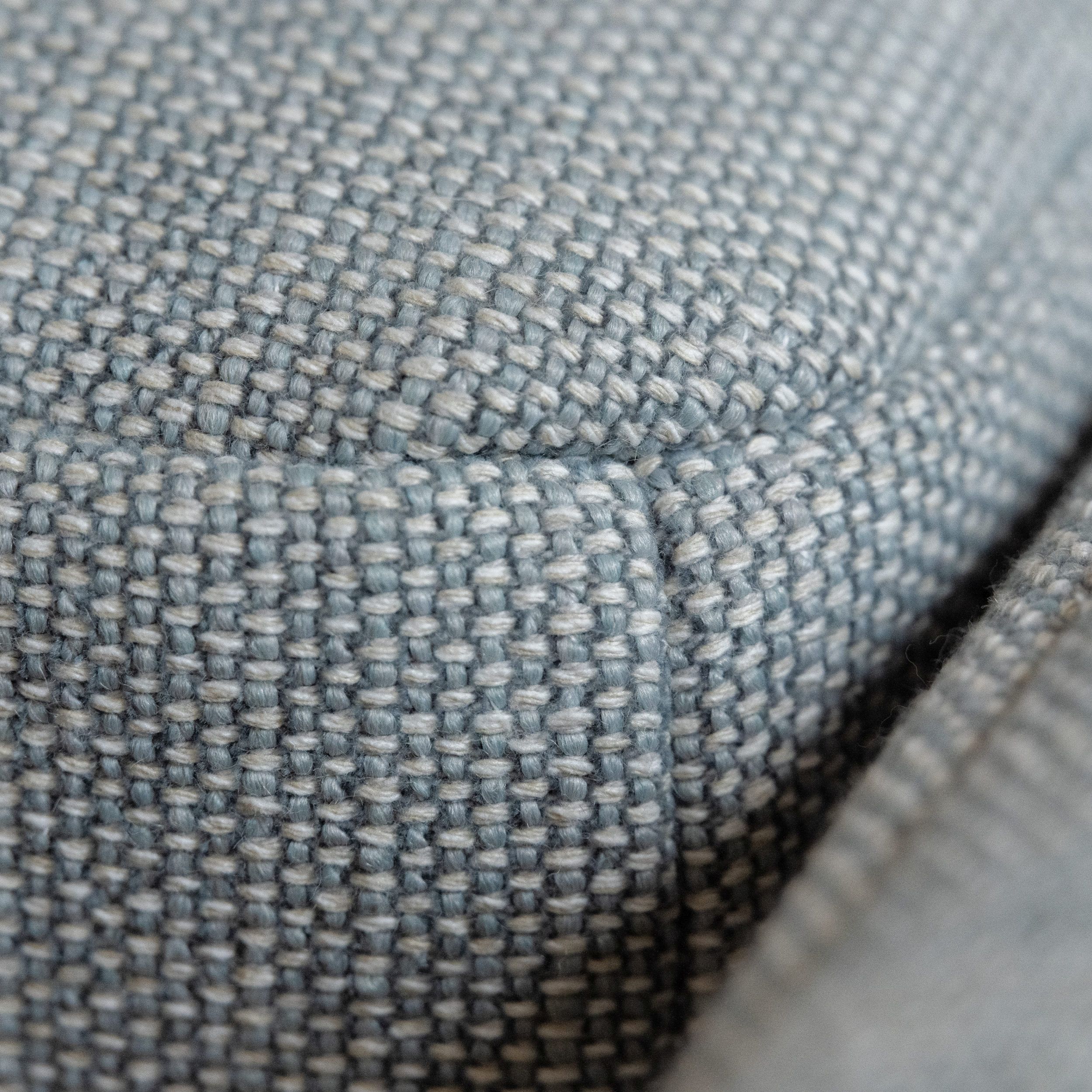 Sofa Collection Freistil 185 in blau. Detailbild des Bezugs