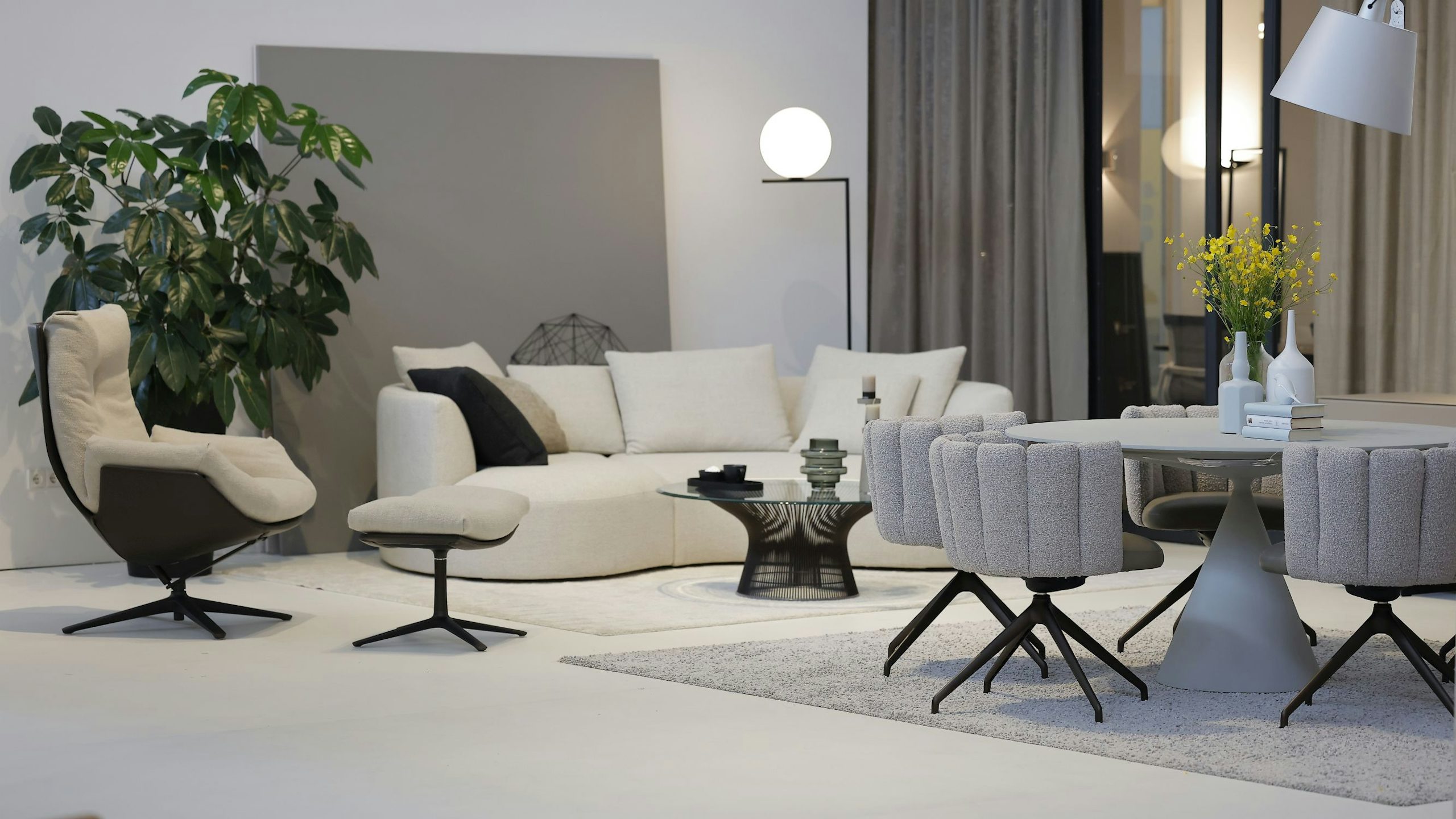 Jubiläum 55 Jahre – Showroom mit Designmöbeln (KreativLAB)