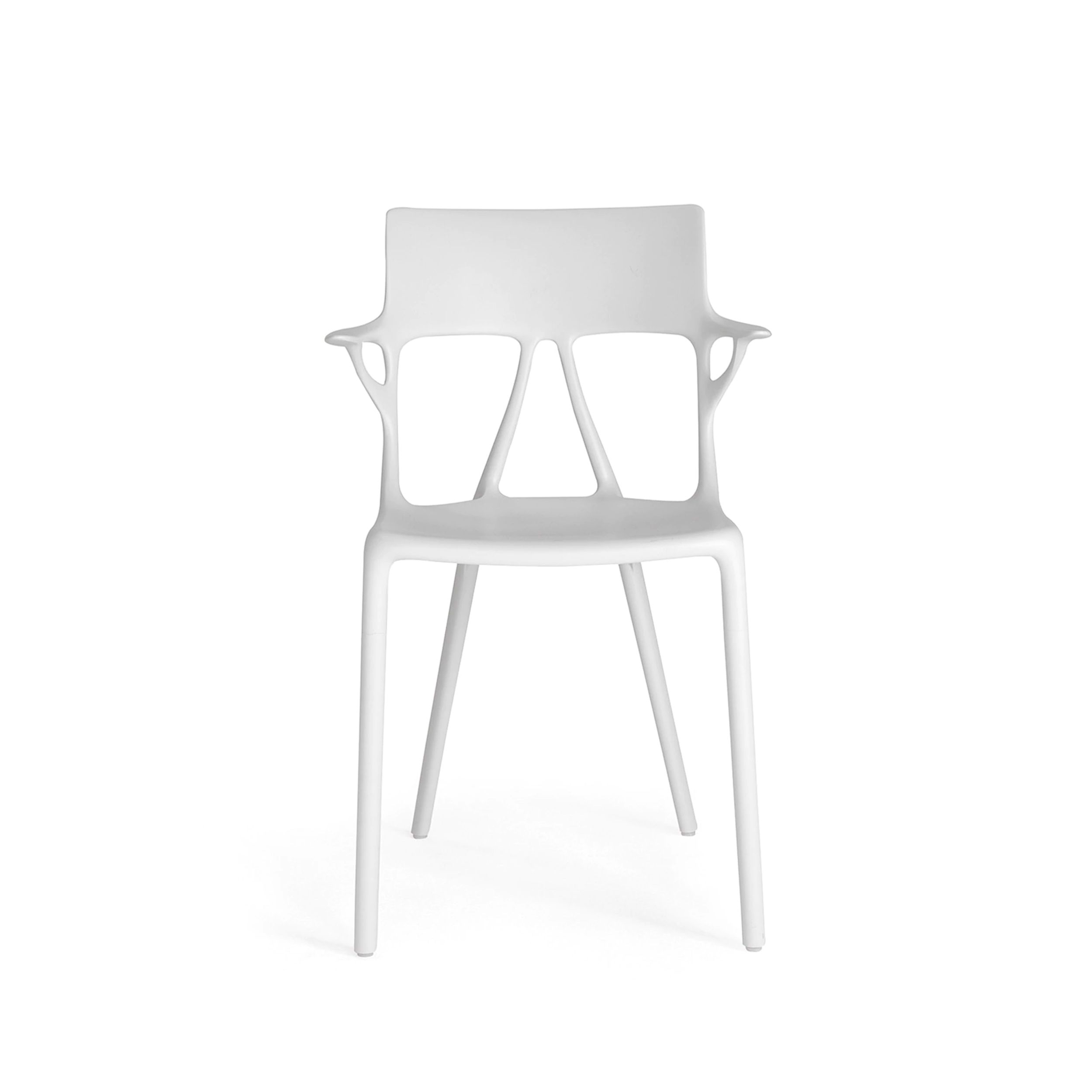 Gartenstuhl A.I. von Kartell in weiß als Freisteller frontal.