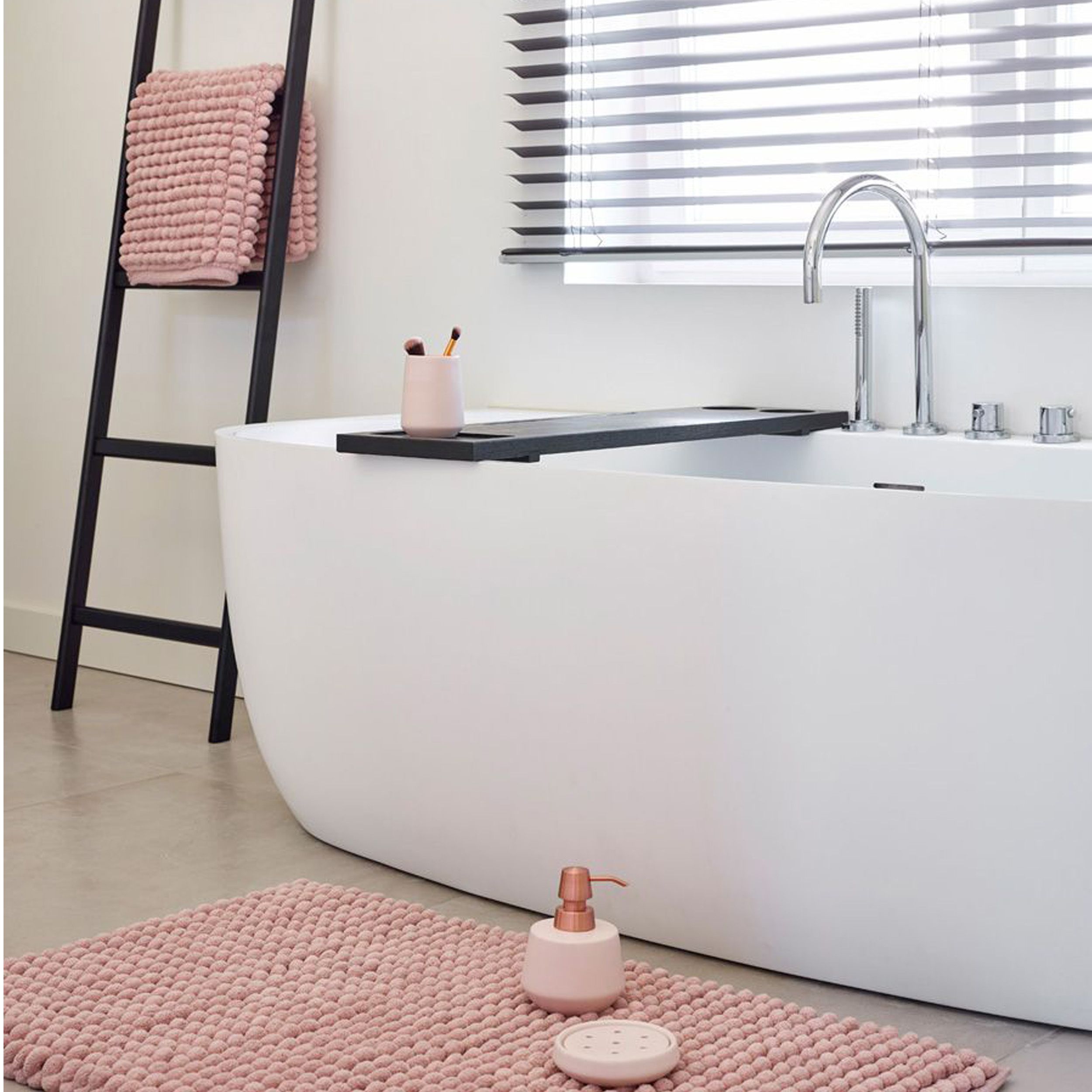 Badematte Axel Aquanvoa Dusty Pink Milieubild