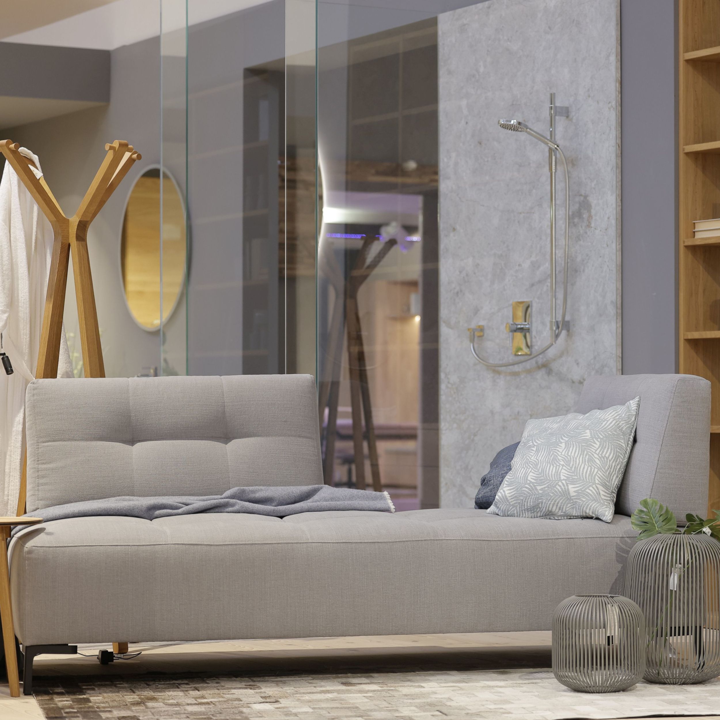 Boxspringbett Daybed Silence von Interval in grau als Milieubild