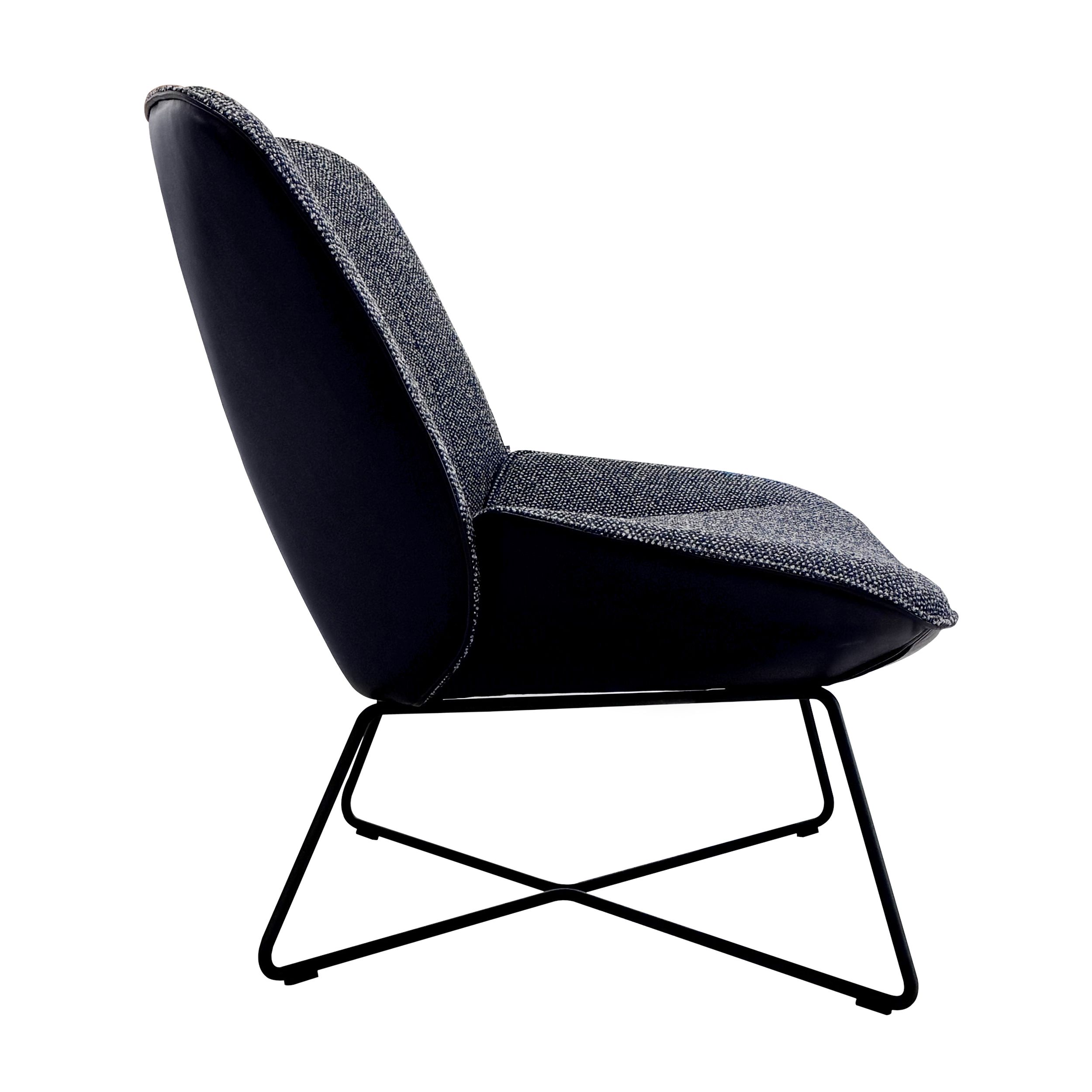 Sessel 383 in blau von Rolf Benz in Seitenansicht
