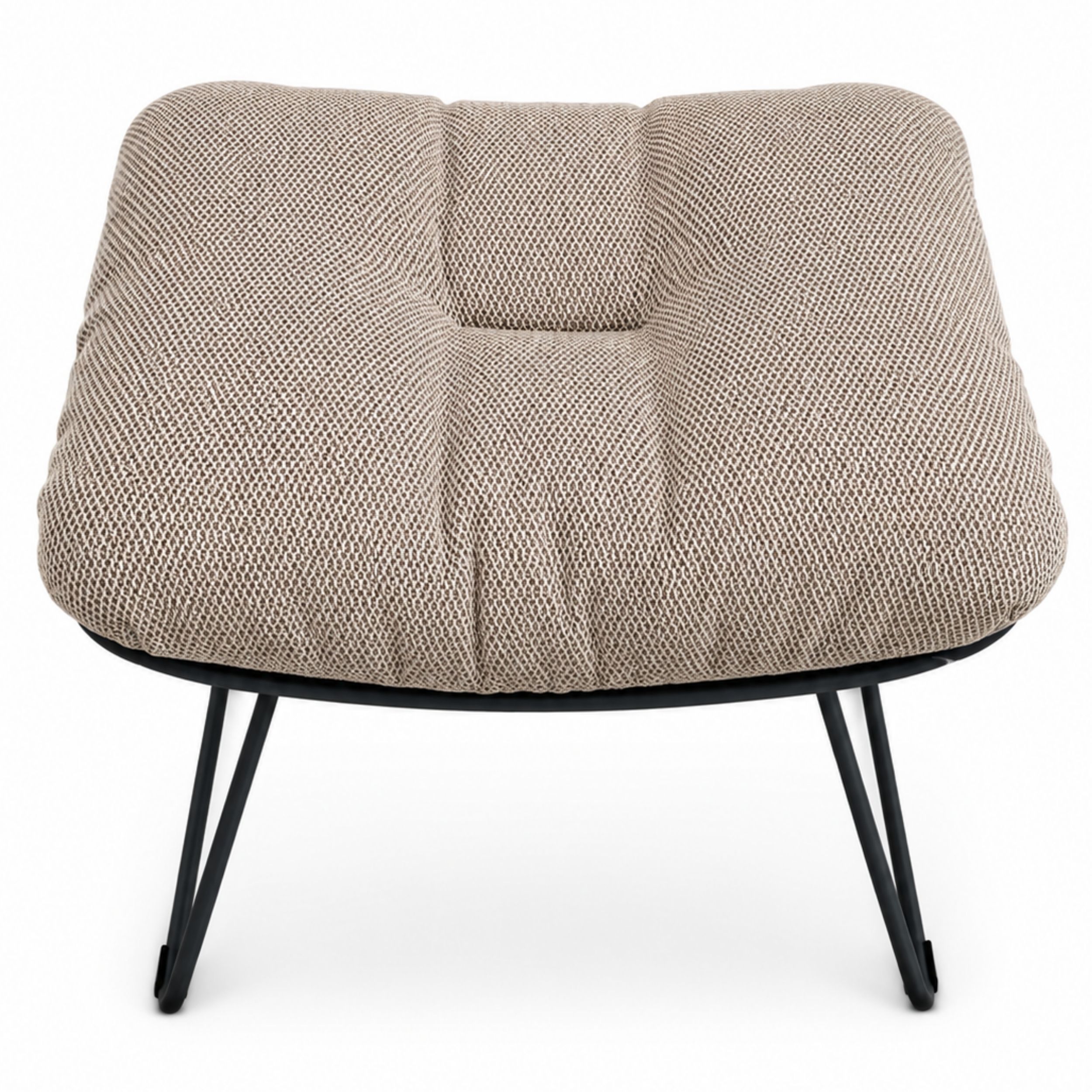 Zu sehen ist in Ansicht von schräg oben ein Outdoor-Hocker, Modell Leyasol von Freifrau, mit dunklem Metallgestell und braunem Stoffpolster vor einem weißen Hintergrund.