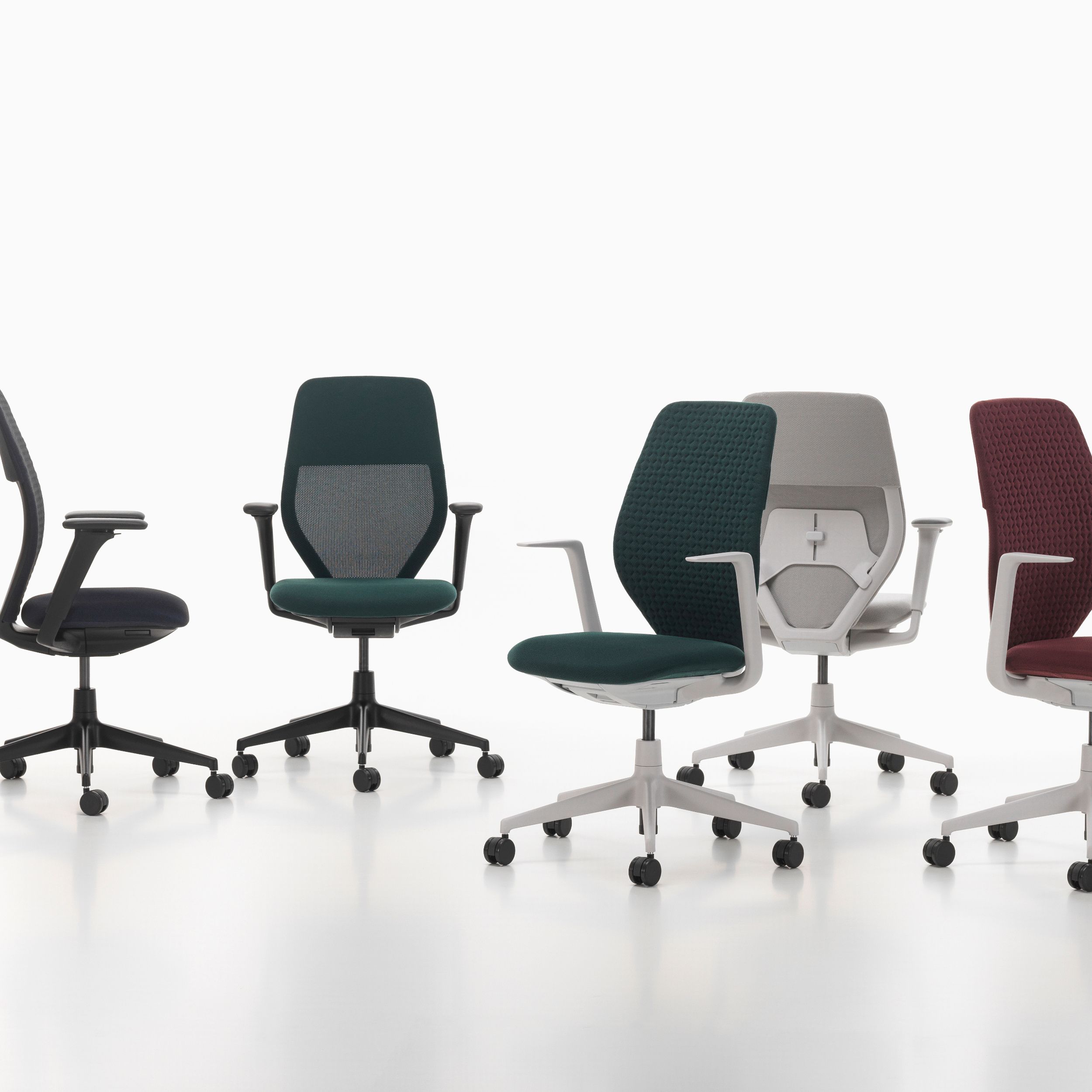 Bürostuhl ACX Mesh von Vitra in schwarz als Gruppenbild mit weiteren Modellen in anderen Farben und Ausführungen.