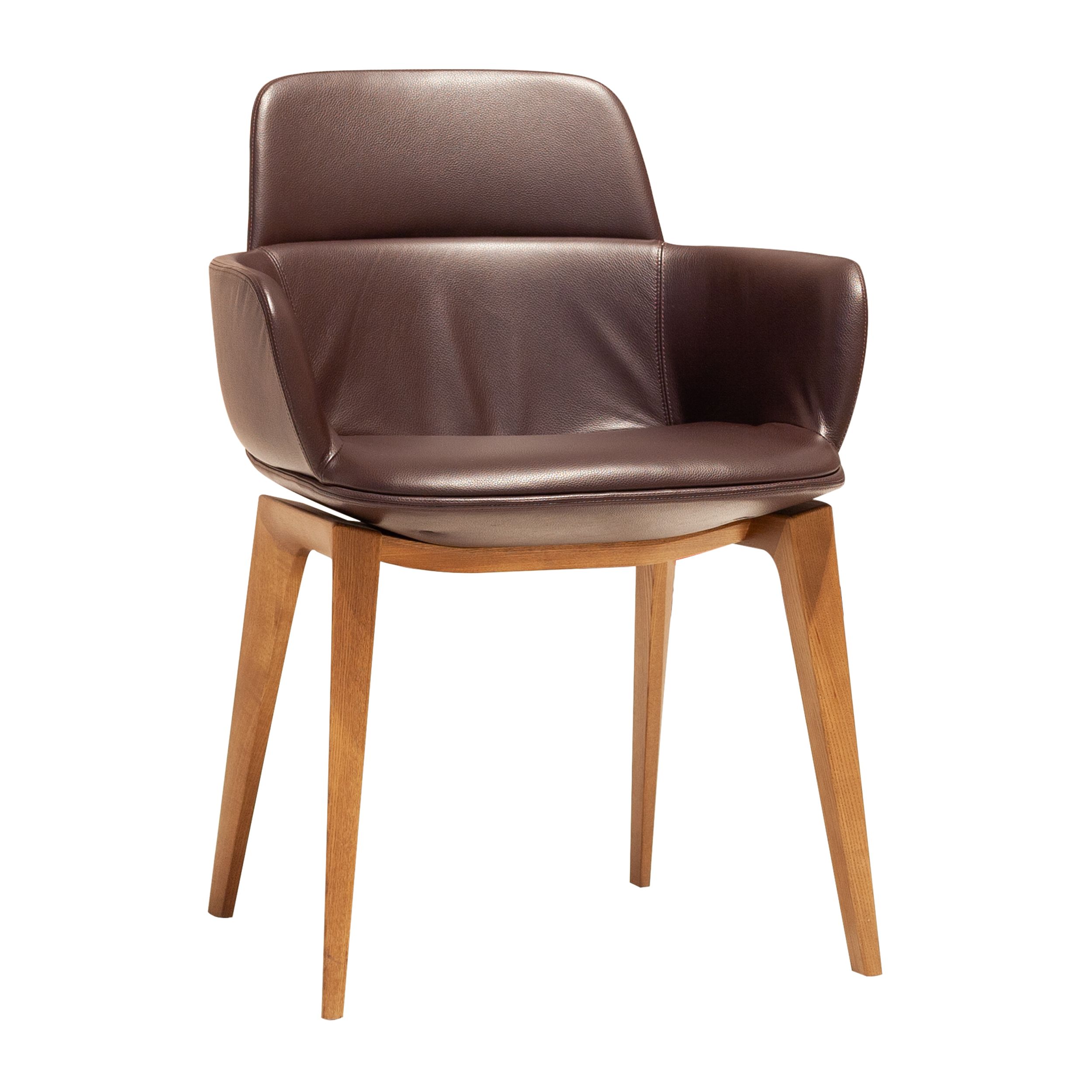 Armlehnstuhl Barbican von Molteni in auberginefarbenem Leder als Freisteller.