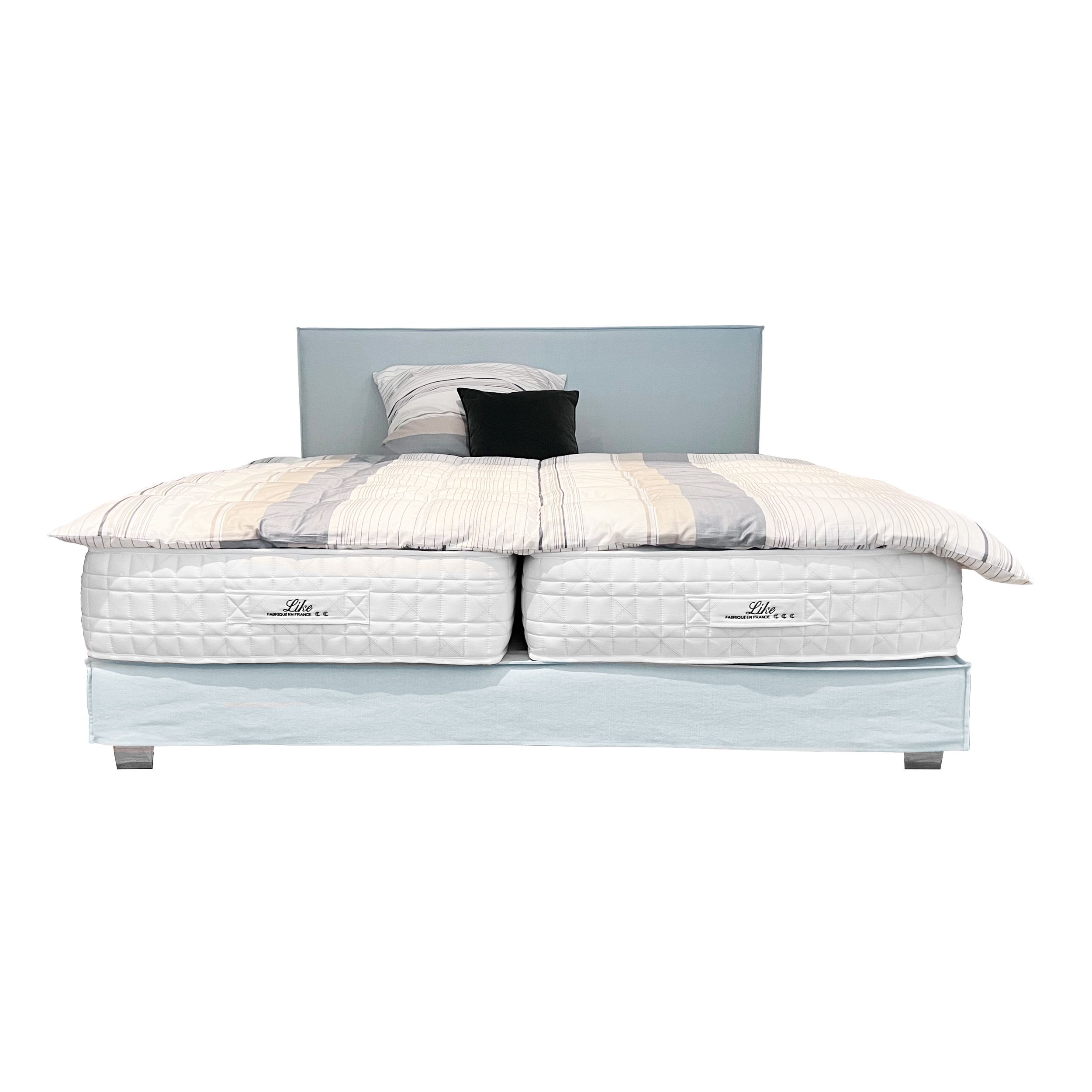 Boxspringbett Fine in blau von Interval als Freisteller frontal