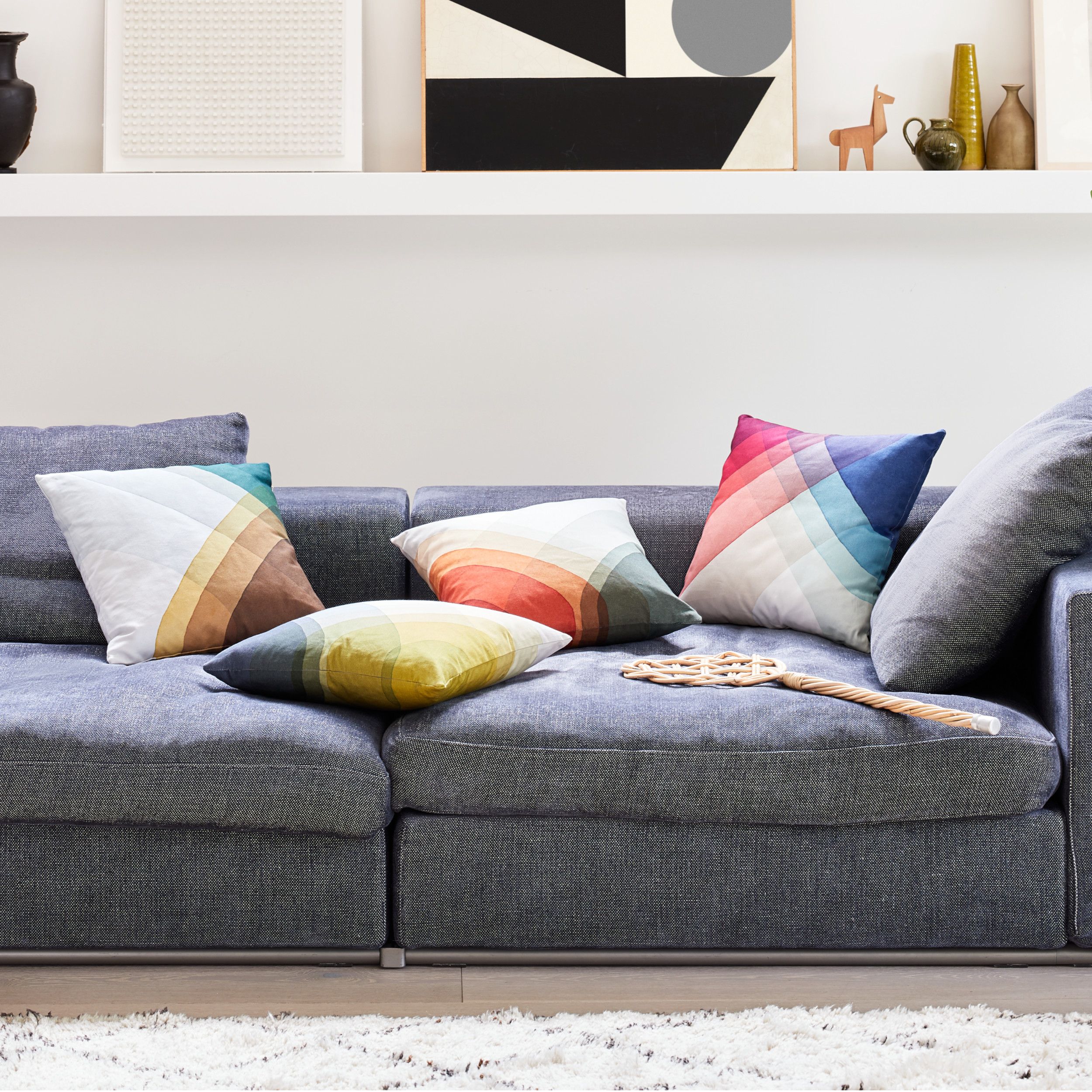 Kissen Herringbone Pillow von Vitra in Farbausführung olive im Milieubild.