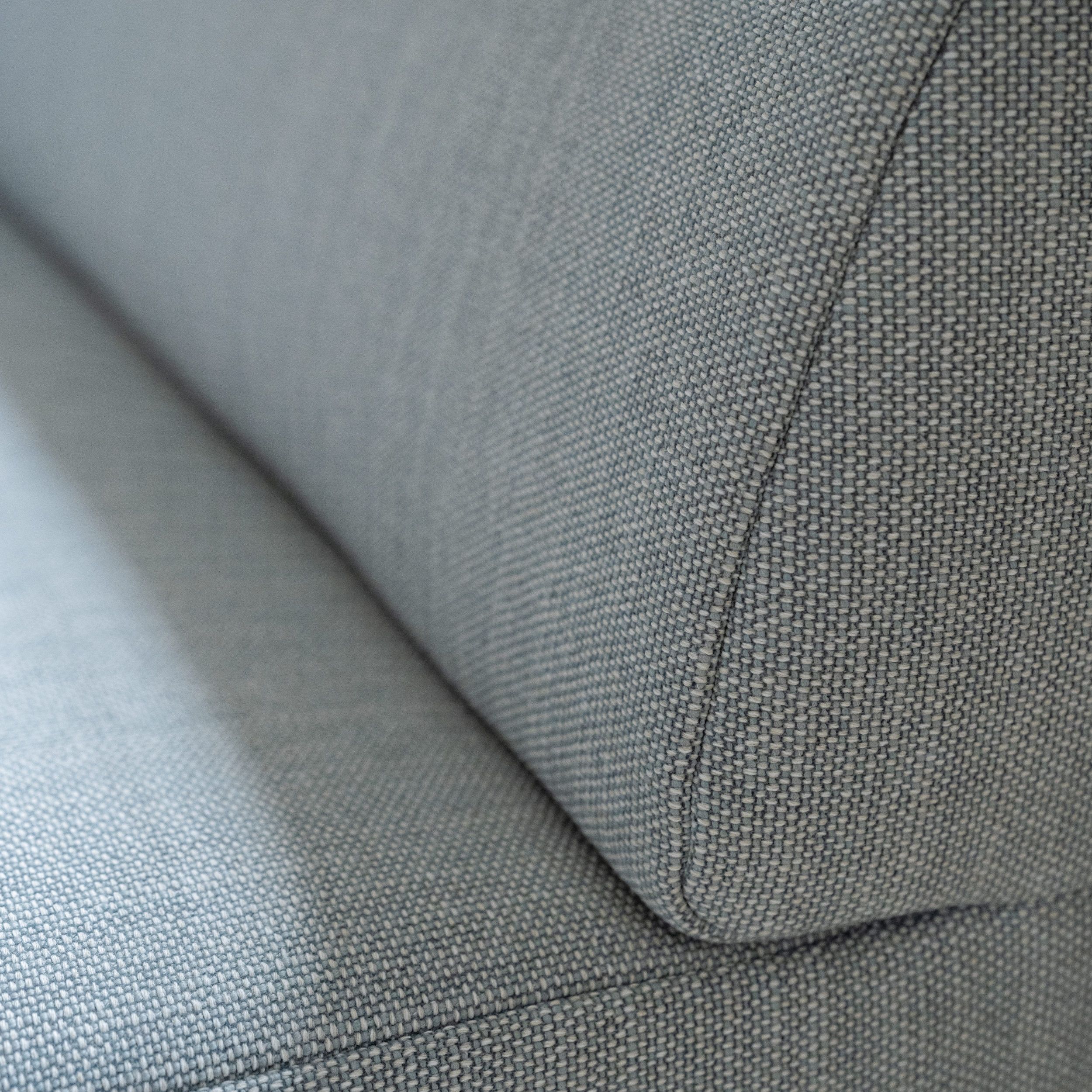Sofa Collection Freistil 185 in blau. Detailbild der Rückenlehne